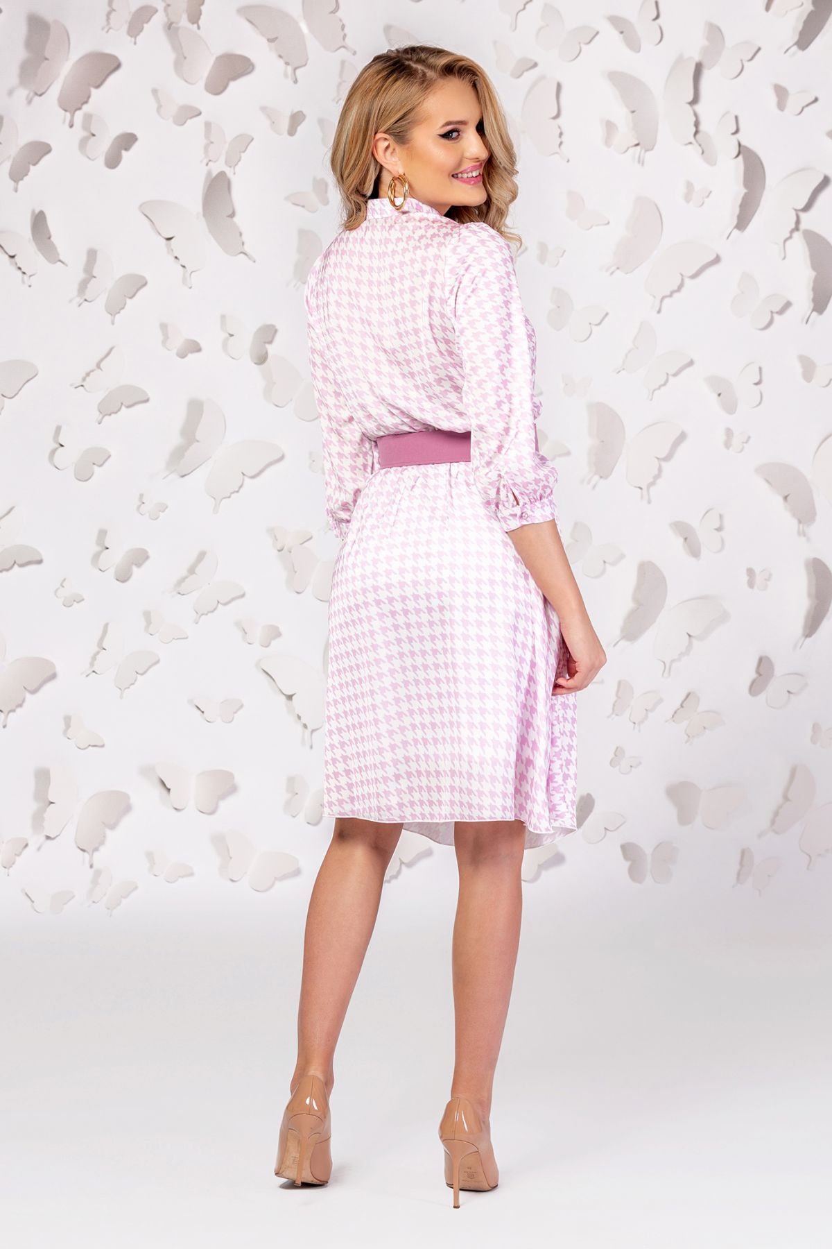 Rochie Pretty Girl roz cu imprimeu pepit si curea in talie