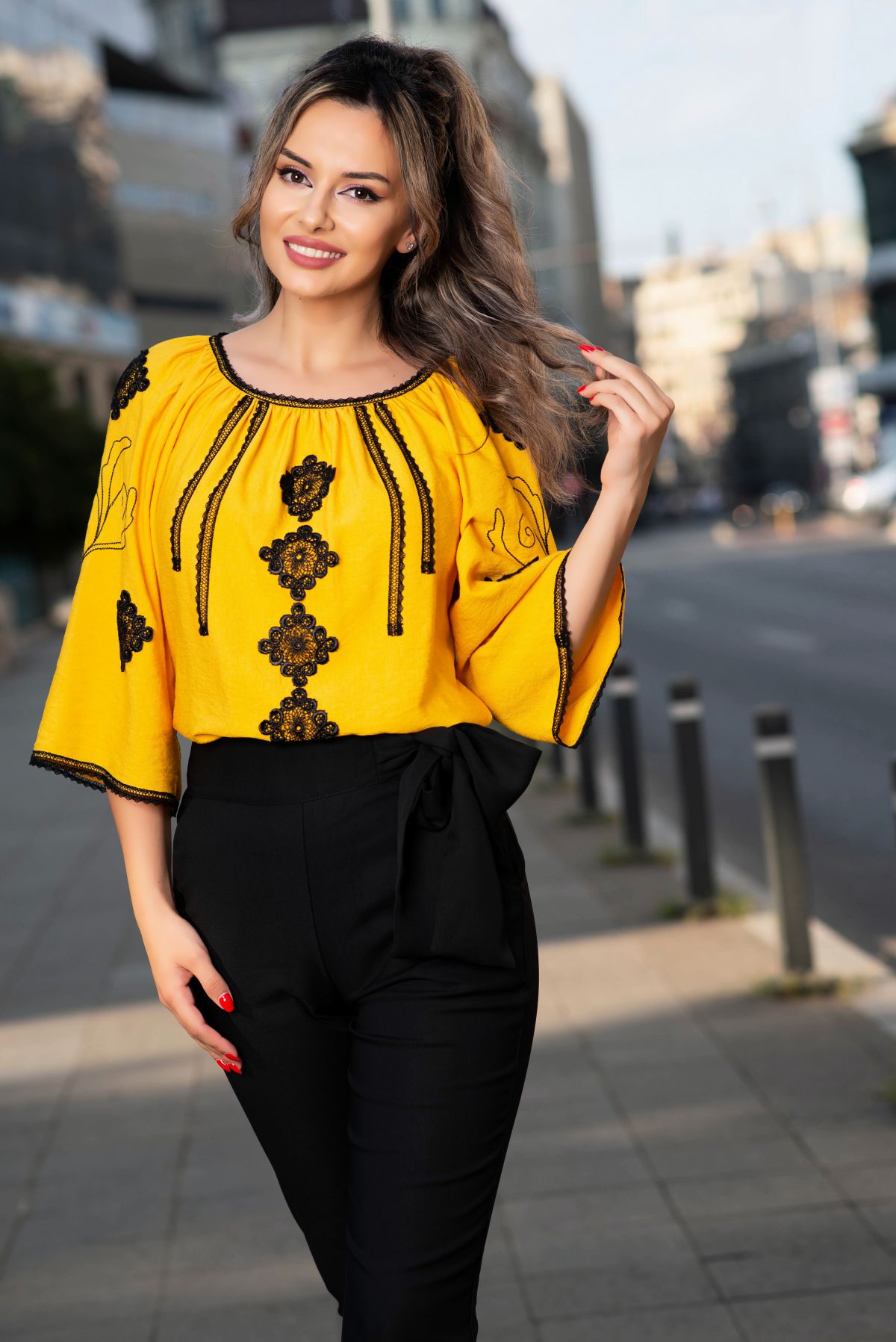 Bluza Effect tip ie galbena cu broderie traditionala
