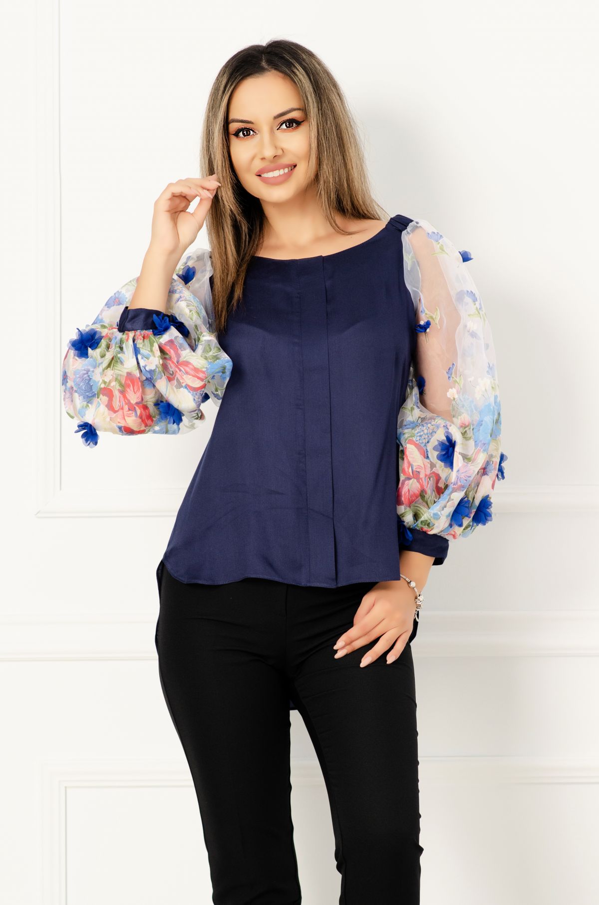 Bluza Effect bleumarin cu maneci bufante din organza si flori 3D