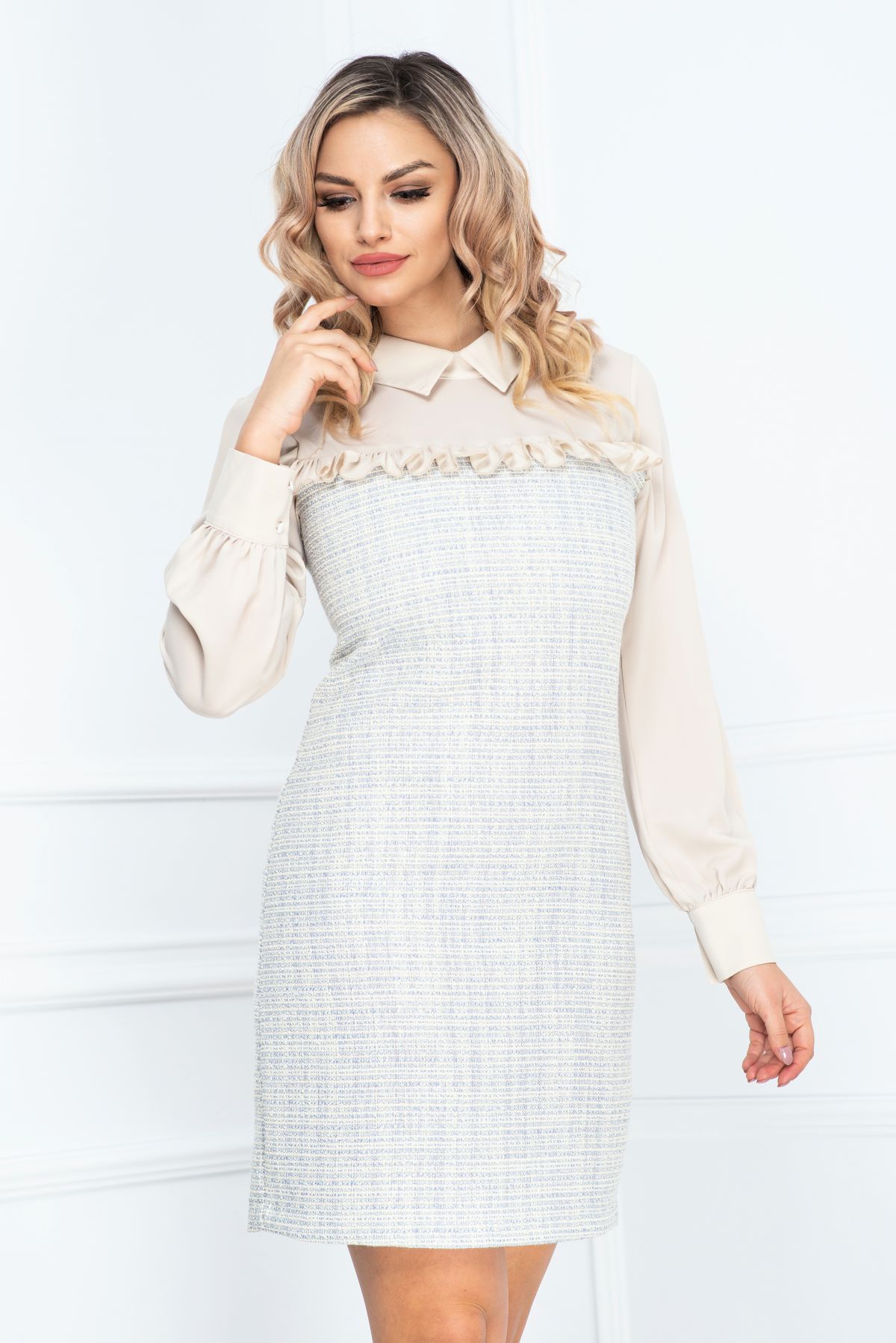 Rochie de zi bleu cu insertii din fir irizant si maneci bej din voal