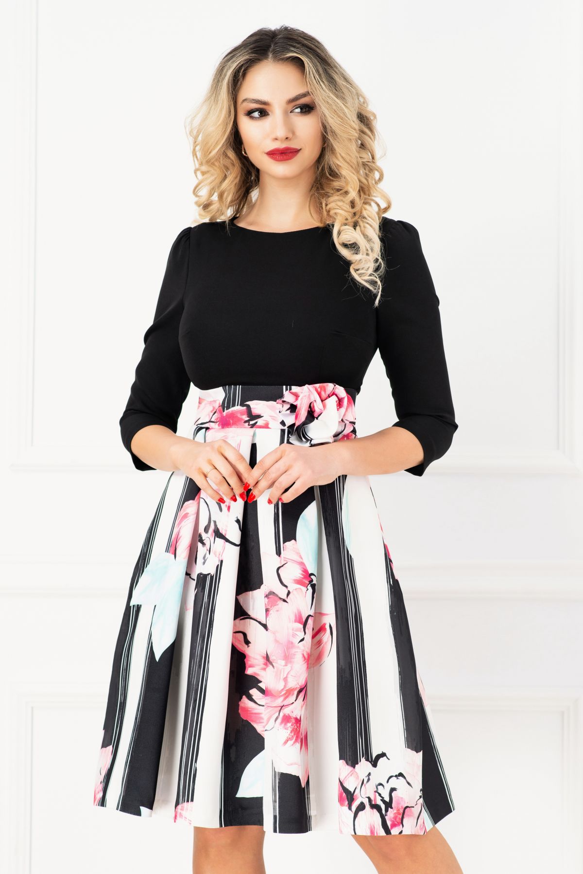 Rochie eleganta neagra in clos cu fusta din tafta cu print floral