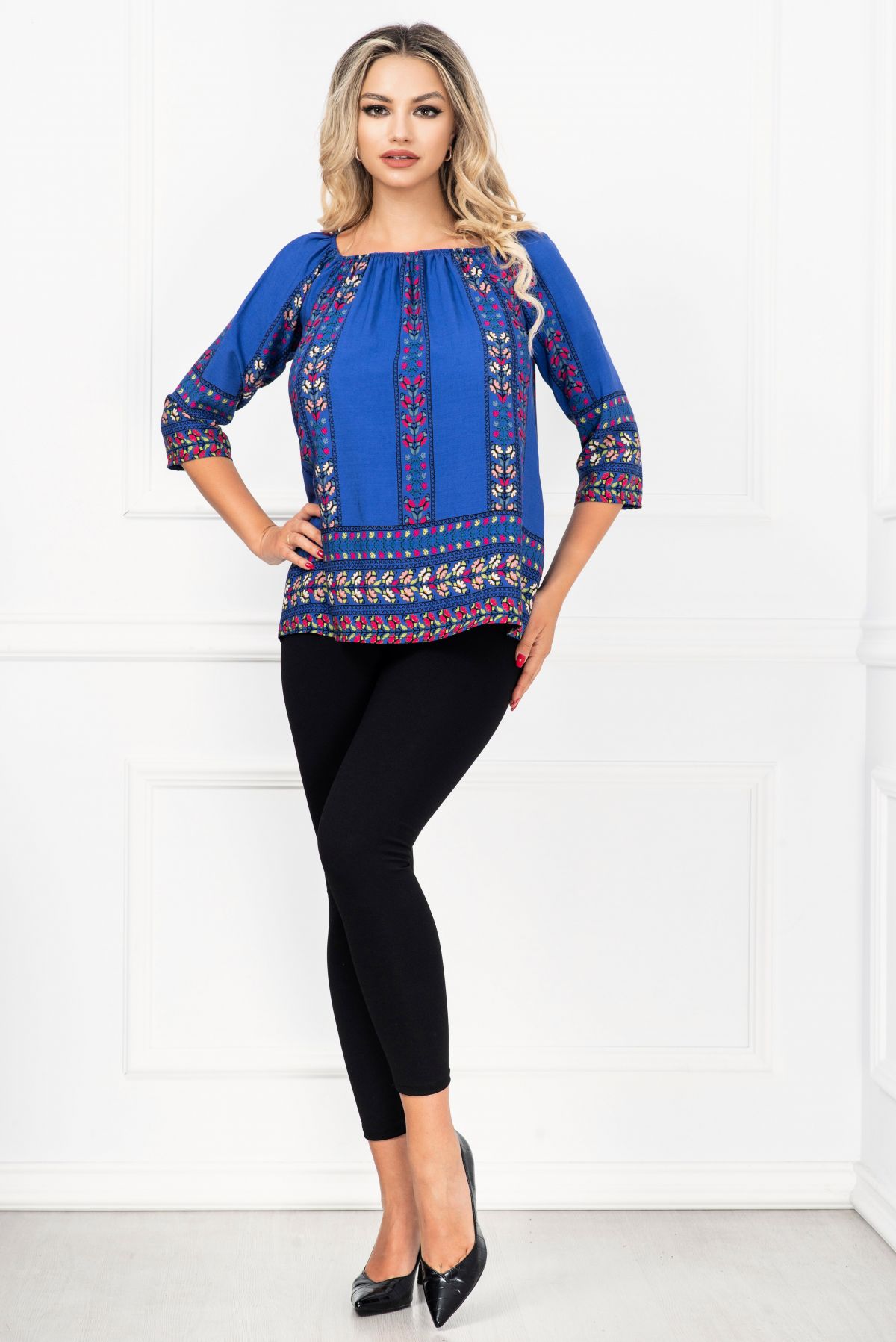 Compleu casual Melody cu bluza albastra si imprimeu floral By InPuff
