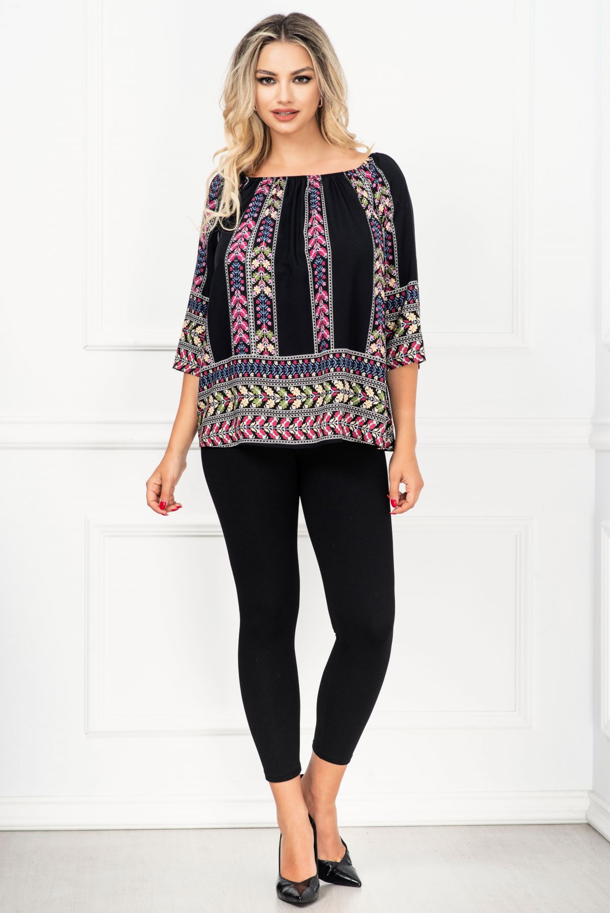 Poze Compleu casual Melody cu bluza neagra si imprimeu floral By InPuff inpuff.ro