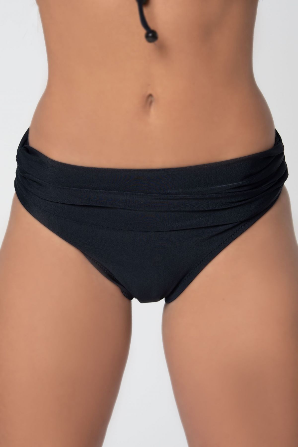 Slip costum de baie negru cu talie inalta