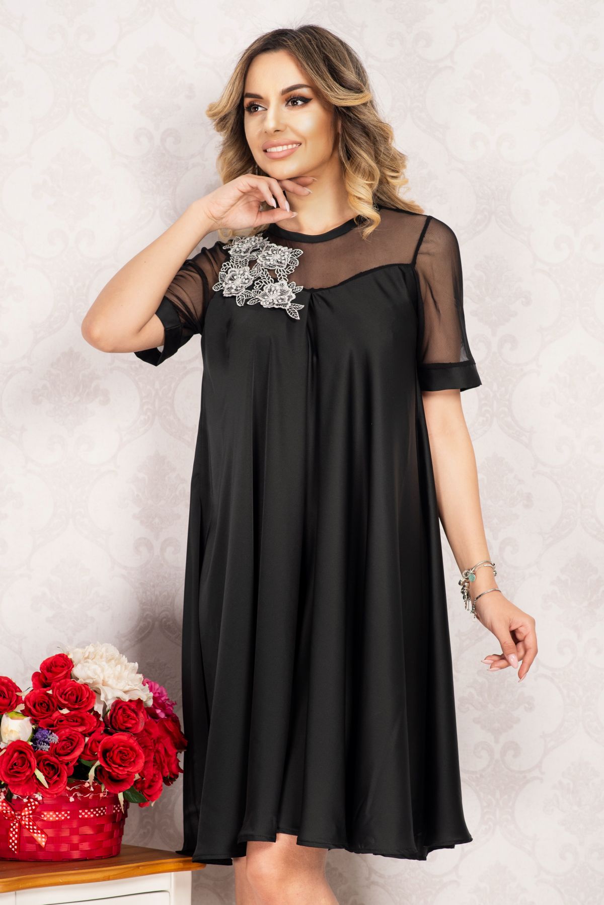 Rochie eleganta lejera Malina neagra cu floare brodata aplicata
