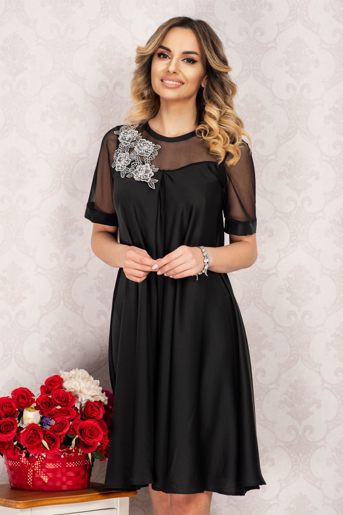 Rochie eleganta lejera Malina neagra cu floare brodata aplicata