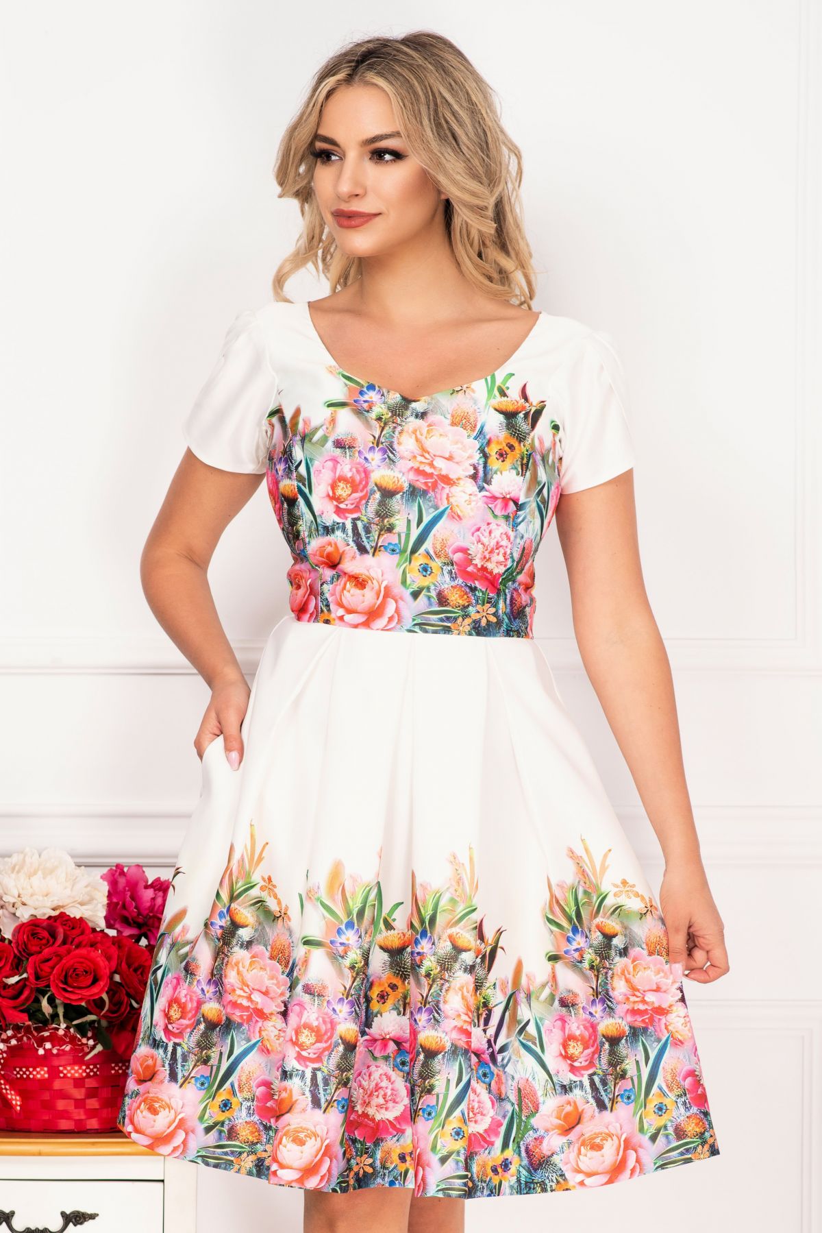 Rochie eleganta InPuff din tafta alba in clos cu imprimeu floral