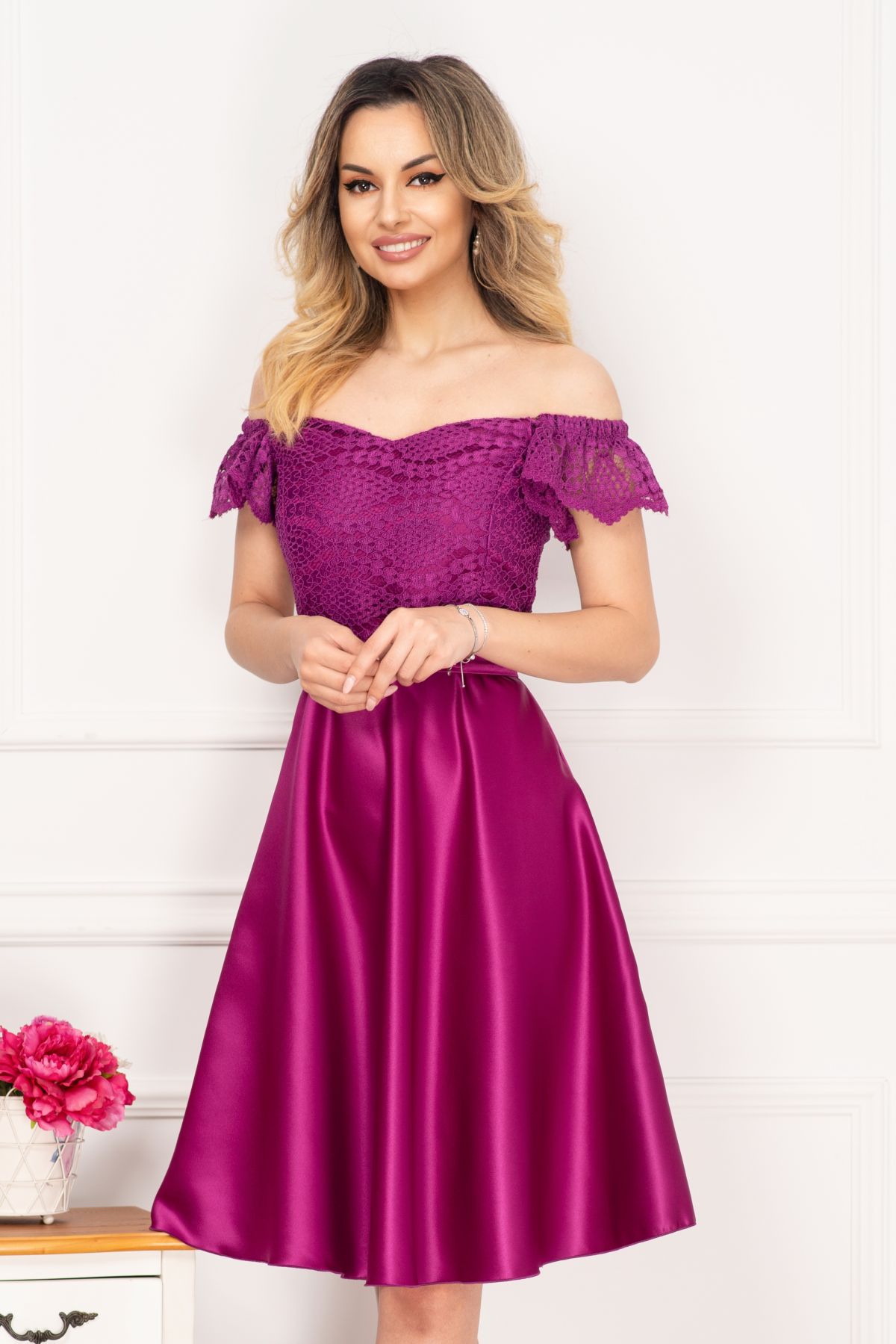 Poze Rochie eleganta de ocazie magenta cu broderie aplicata si funda inpuff.ro