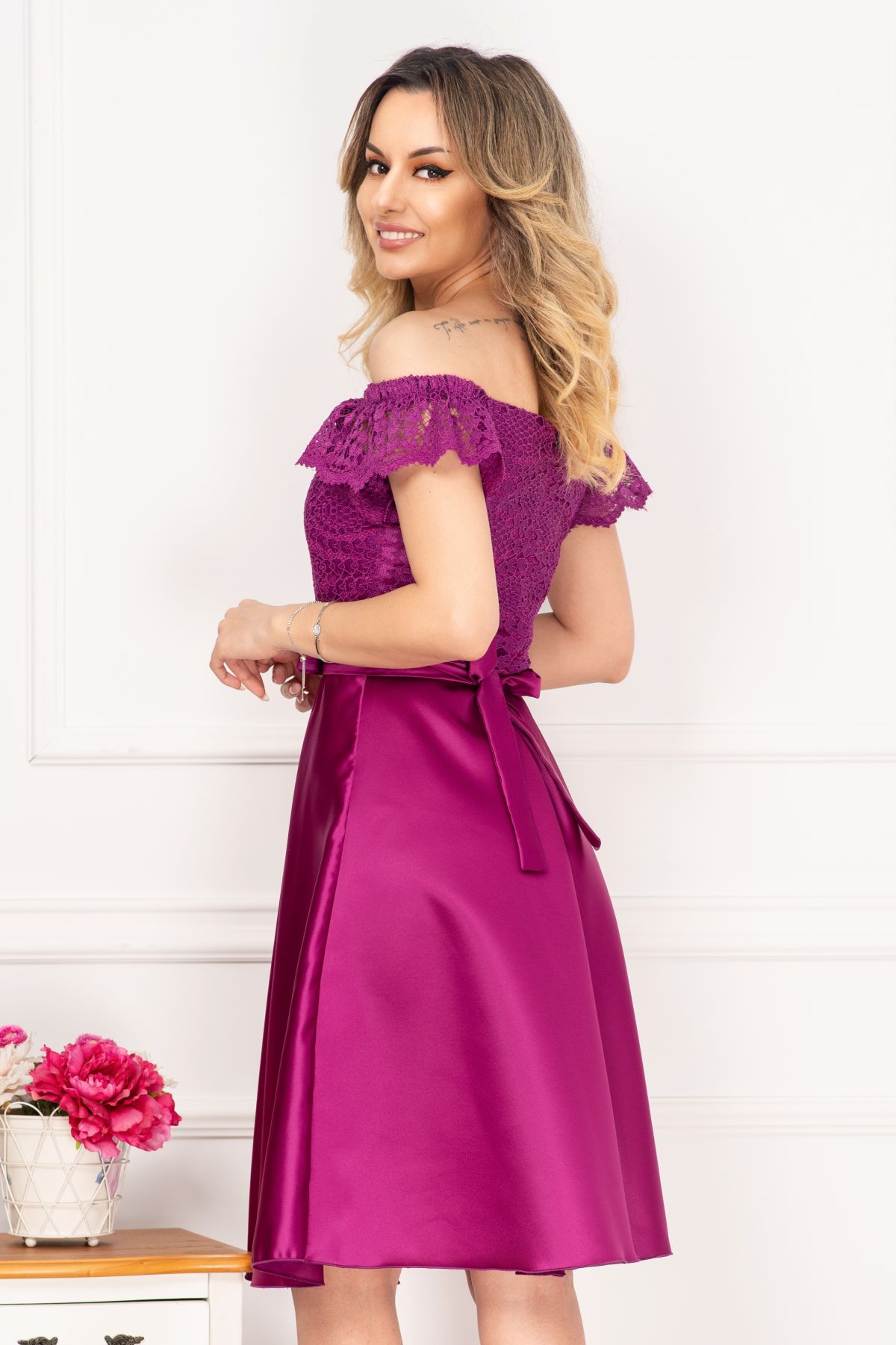 Poze Rochie eleganta de ocazie magenta cu broderie aplicata si funda inpuff.ro
