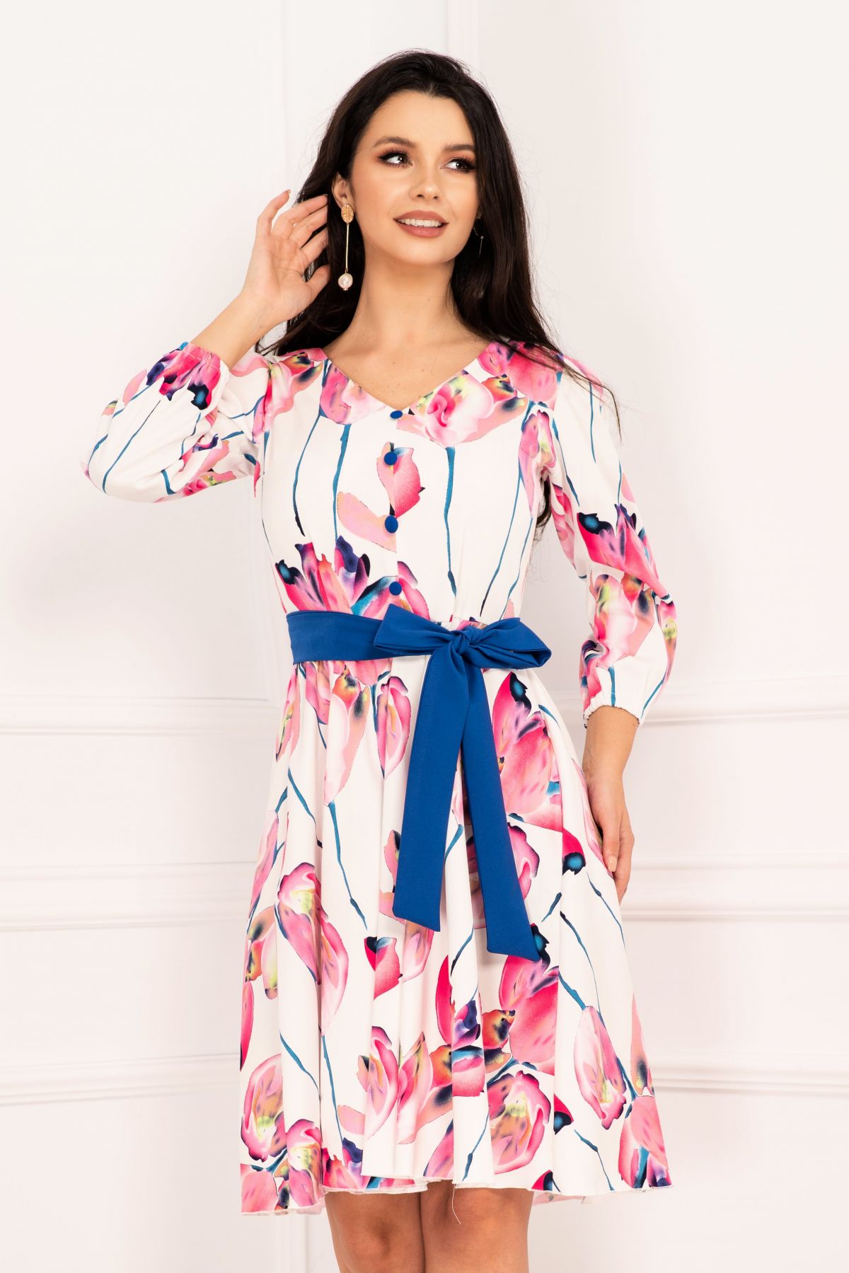 Rochie InPuff de zi ecru in clos cu imprimeu floral lalele