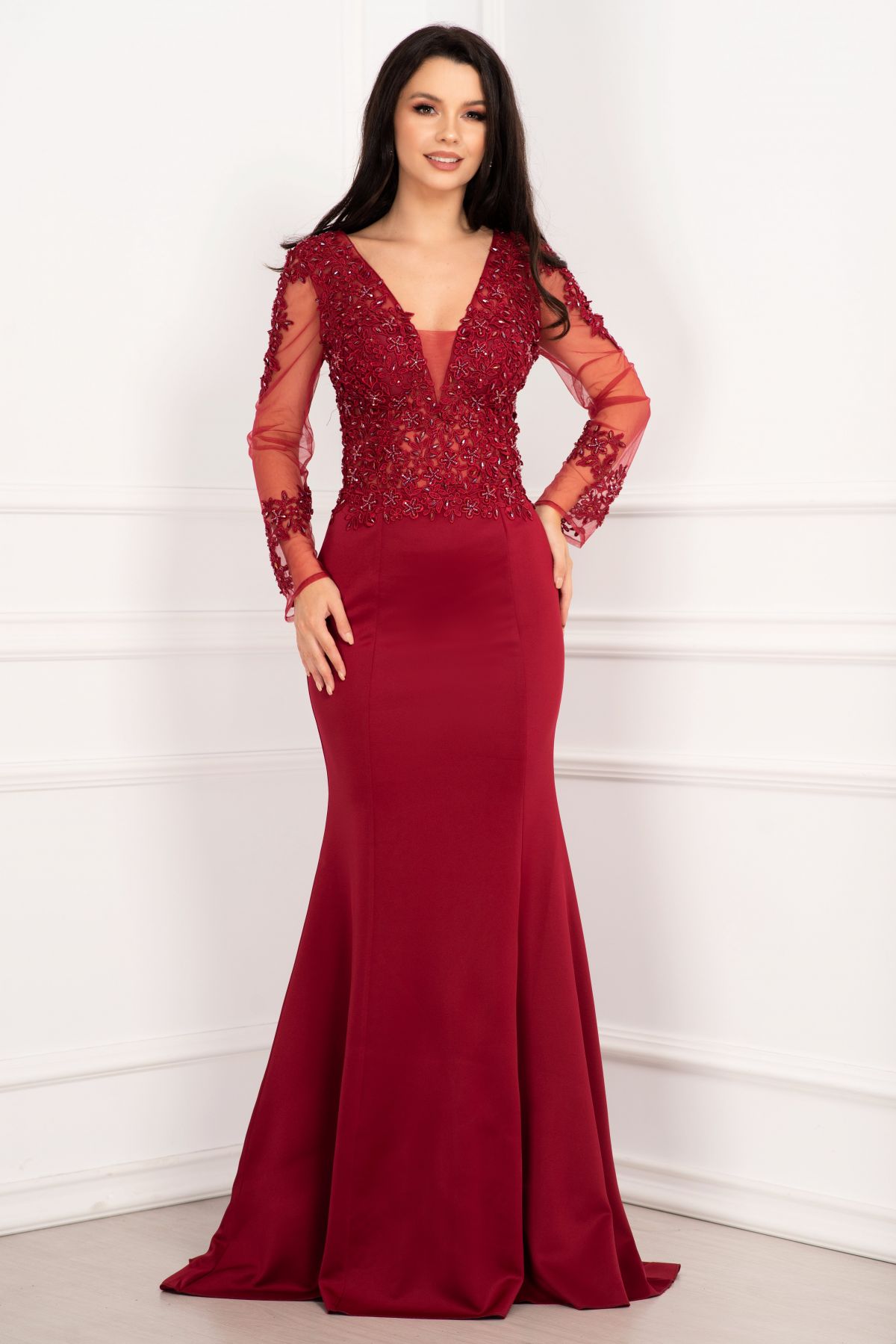 Rochie de seara bordo pretioasa tip sirena cu broderie aplicata si margele