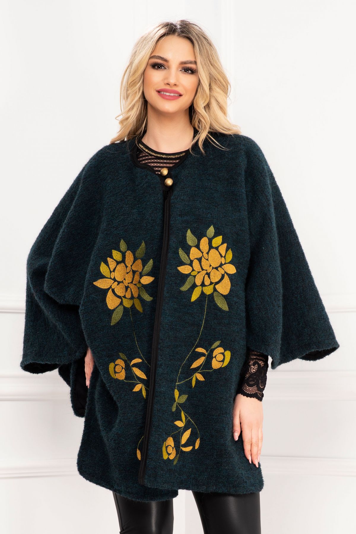 Capa eleganta turquoise din lana cu broderie mustar