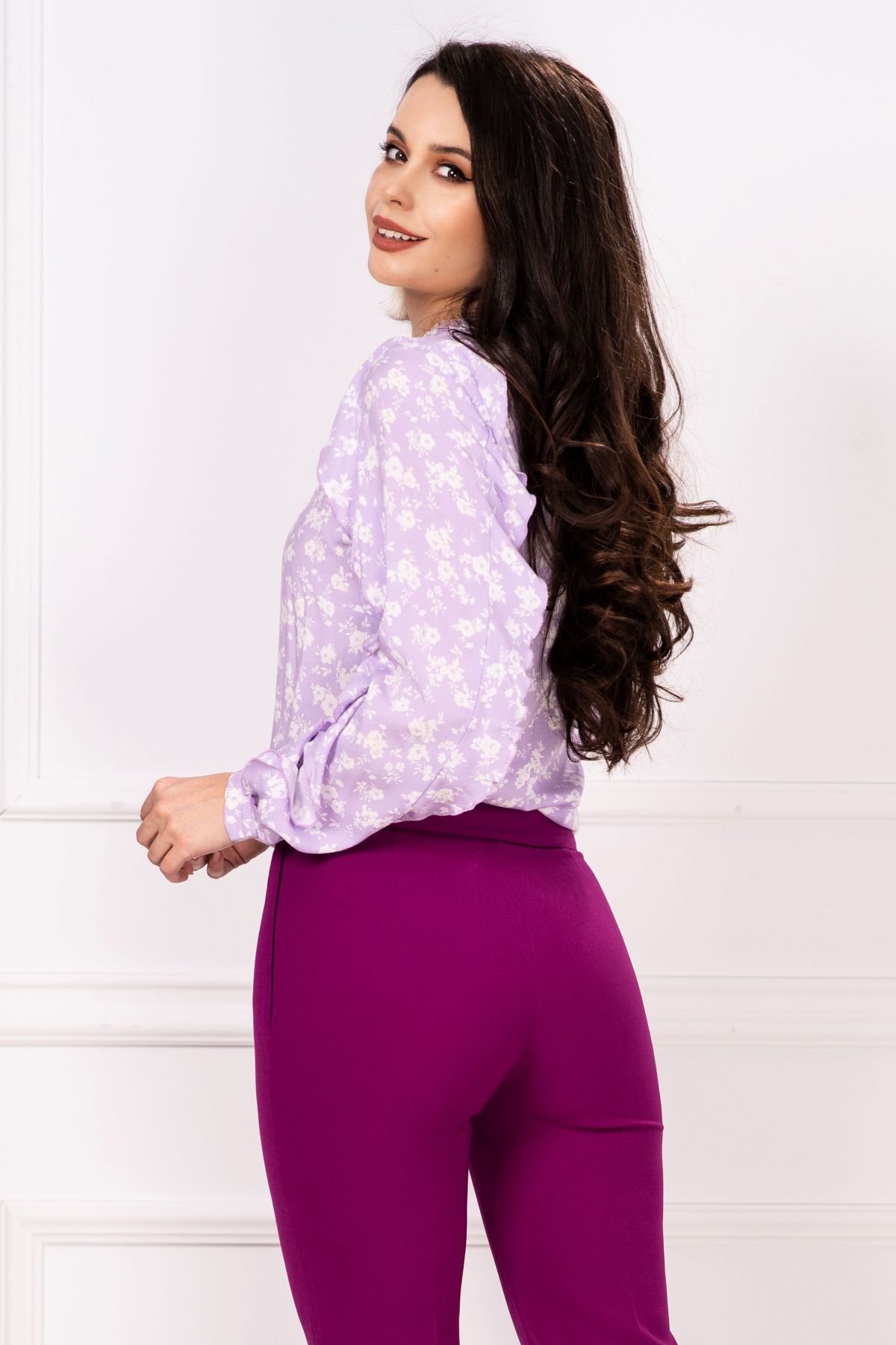 Poze Bluza InPuff lavanda cu flori albe delicate si volane pe maneci inpuff.ro