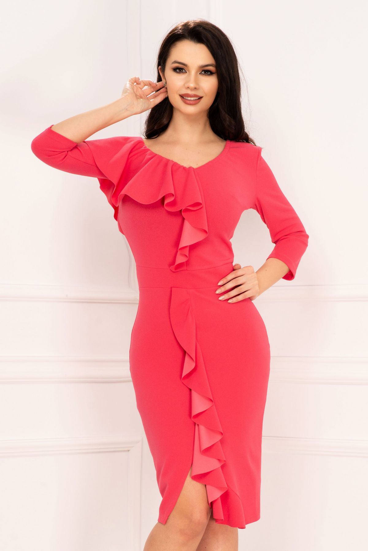 Rochie Clarisa de zi eleganta coral cu volanas