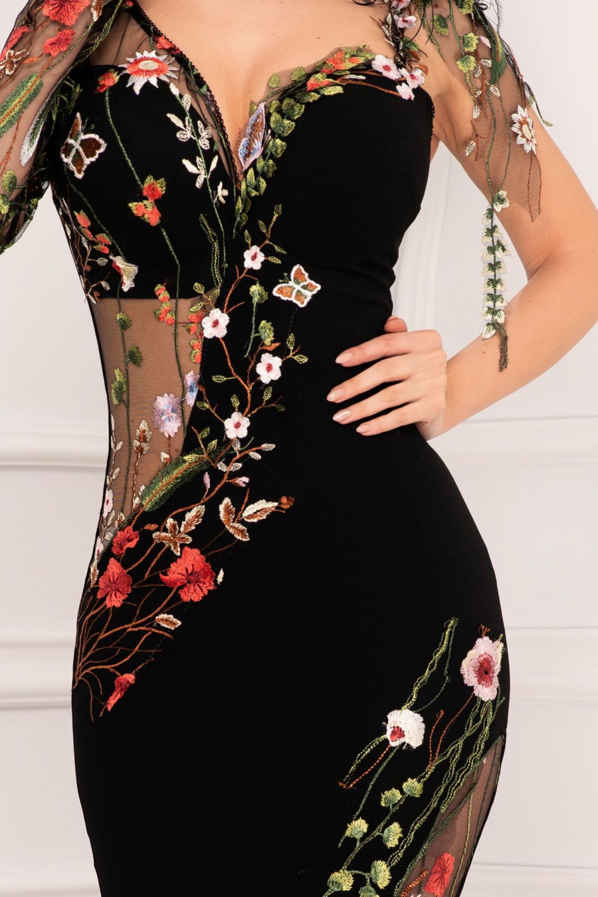 Rochie sirena de seara Anelisse eleganta cu flori rosii brodate