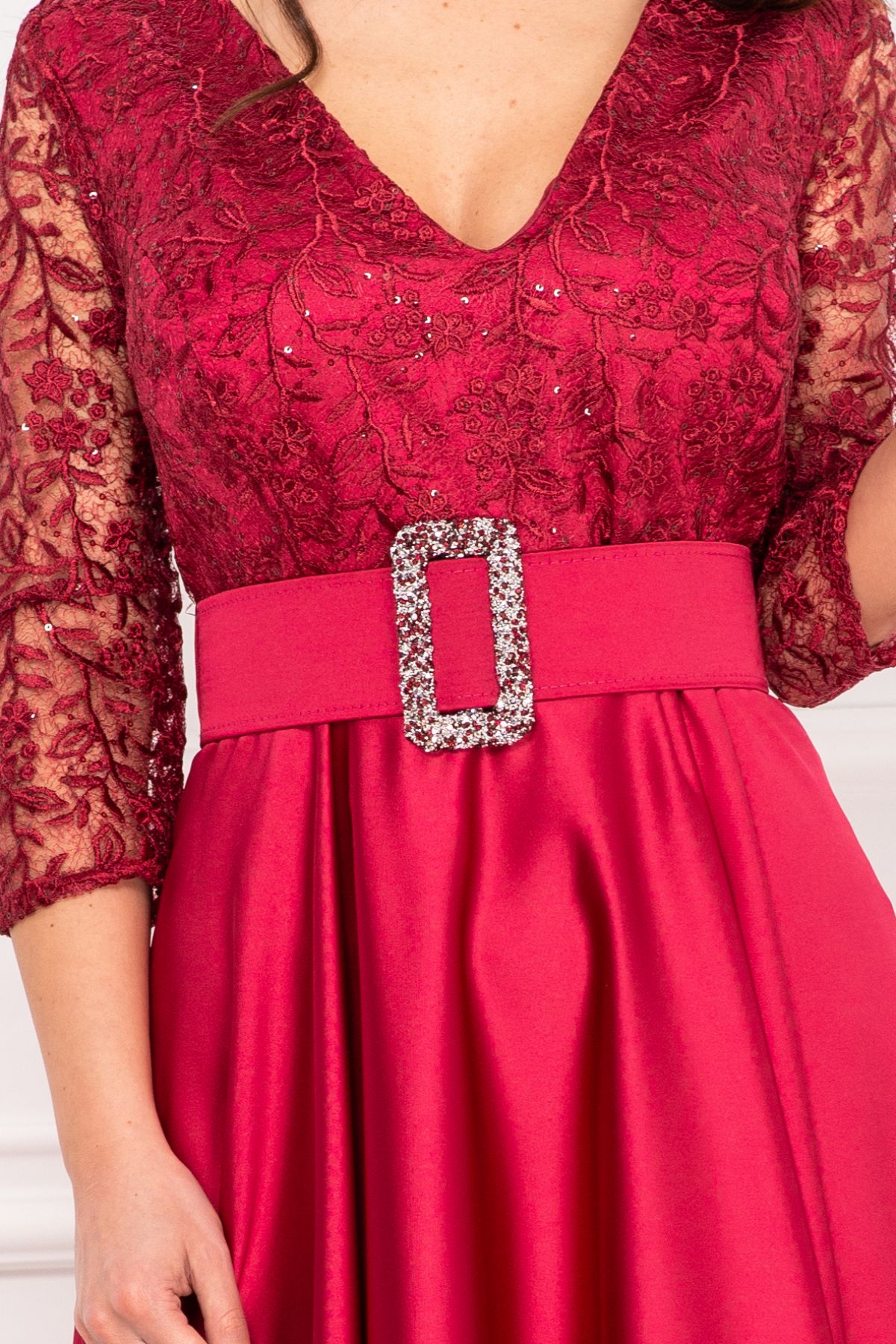 Rochie de soacra midi din tafta bordo cu dantela la bust si centura pretioasa