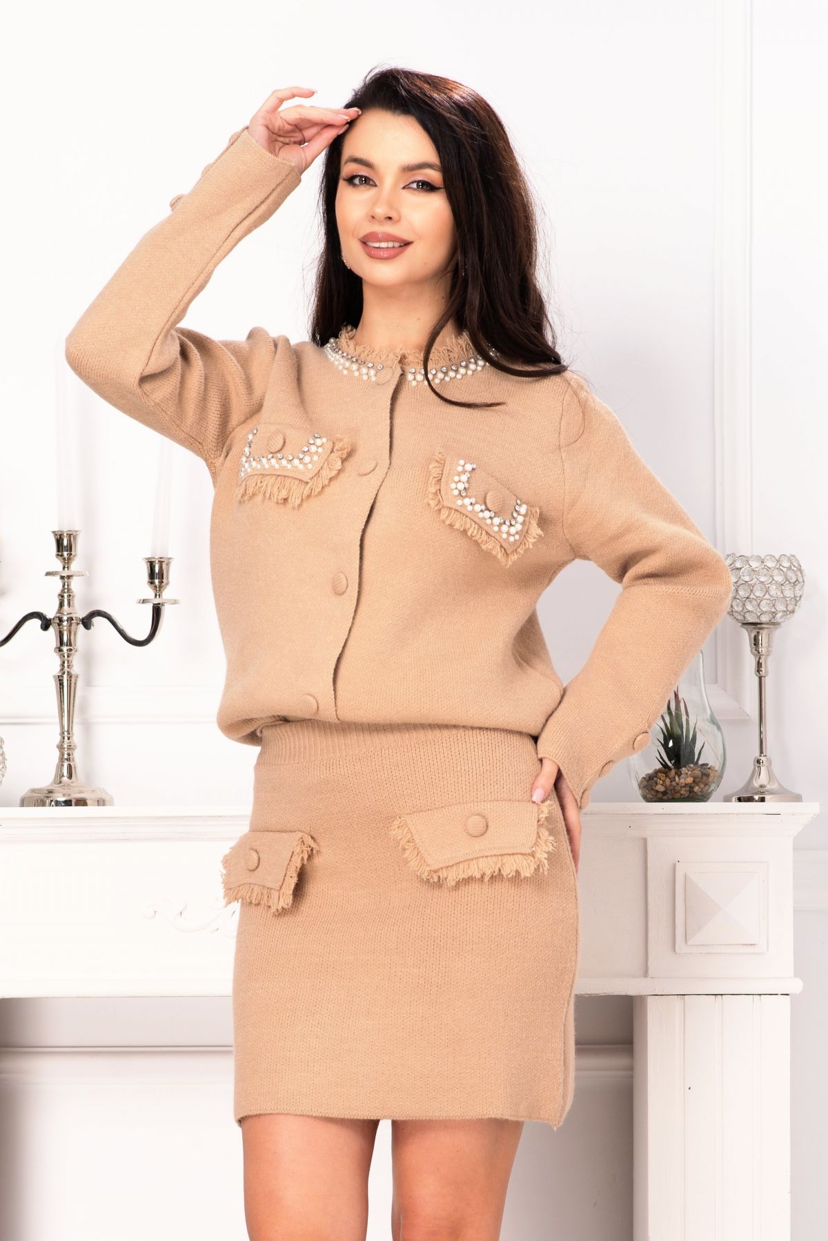 Compleu dama camel elegant din tricot cu perle decorative