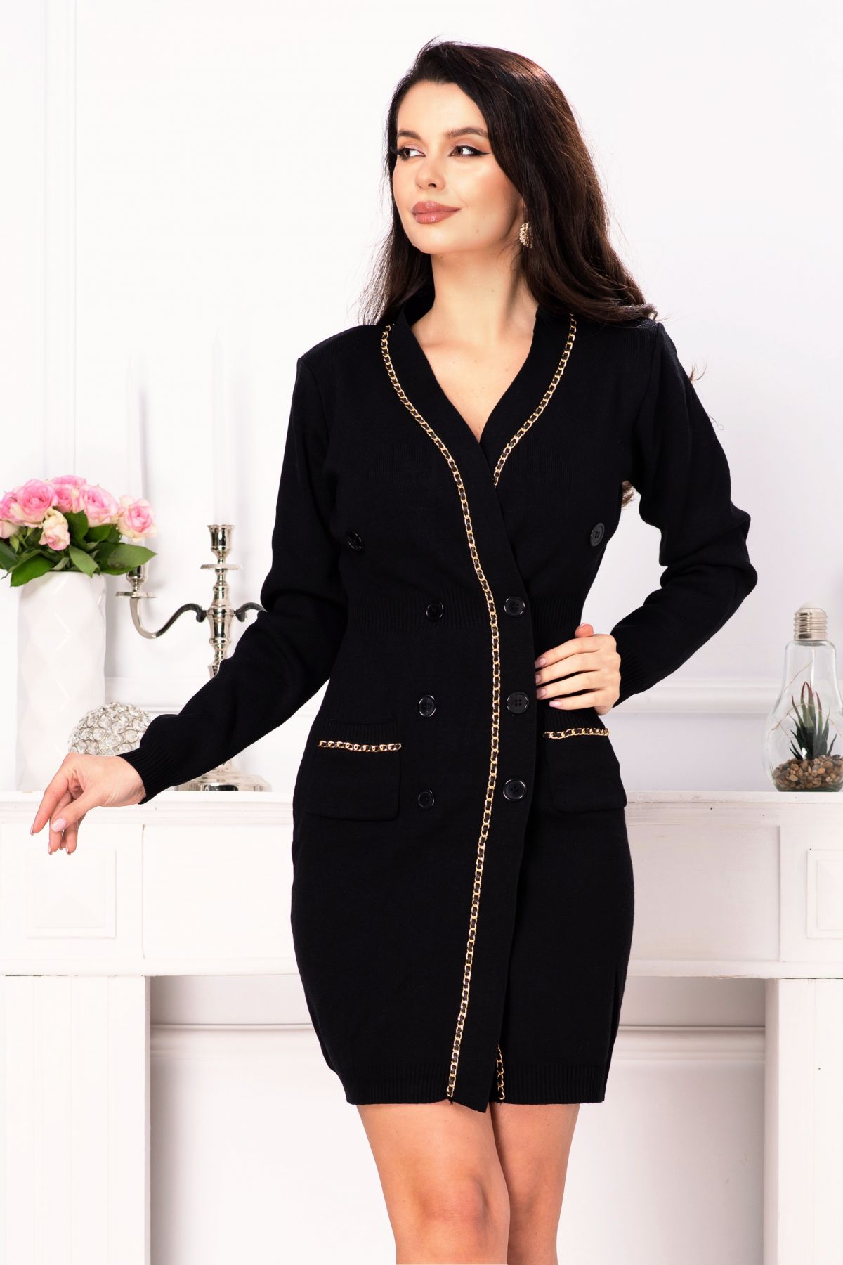 Rochie din tricot fin neagra cu lanturi aurii