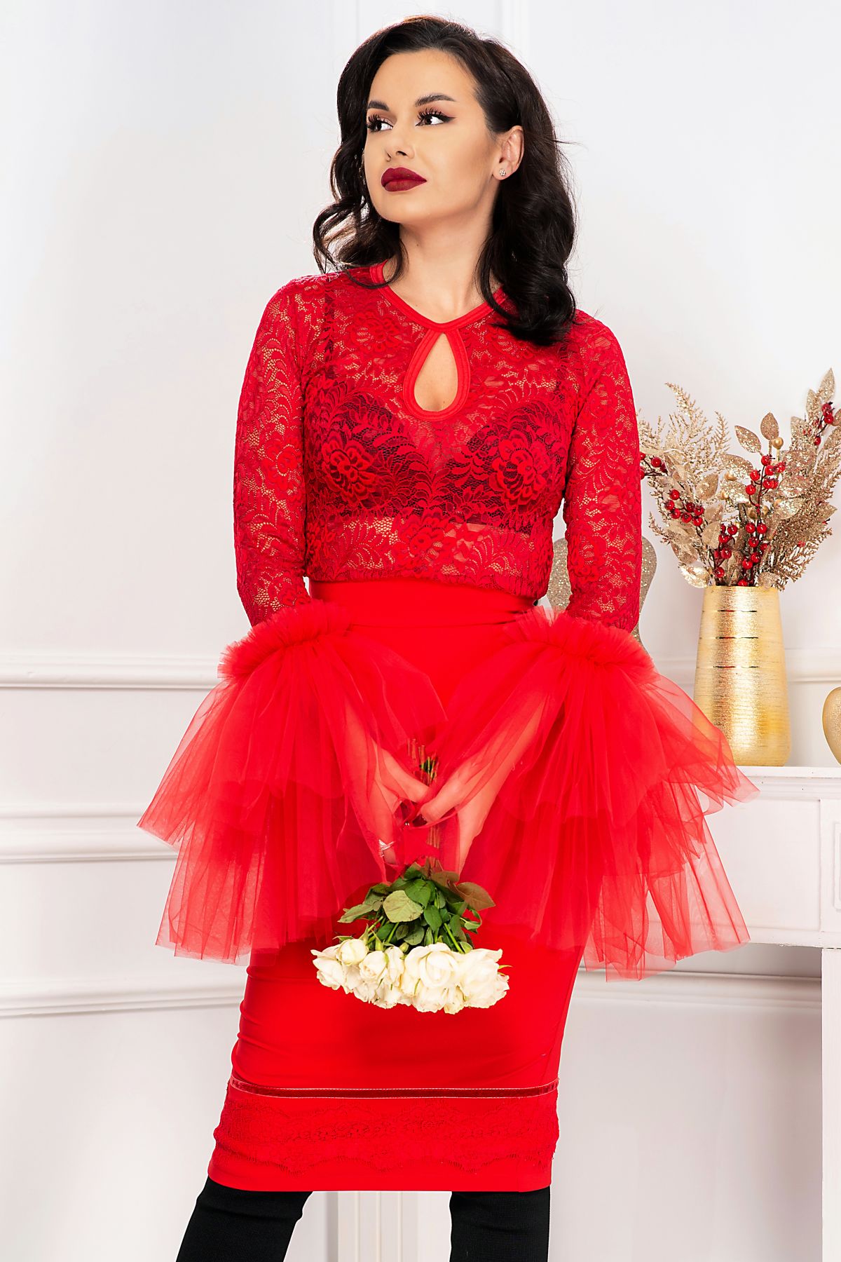 Bluza eleganta rosie din dantela cu maneci clopot