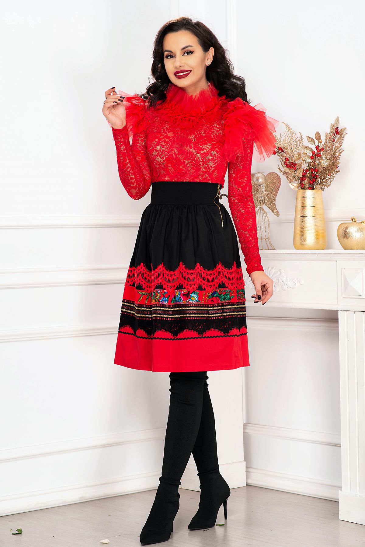Bluza din dantela rosie cu guler amplu si volane la umeri