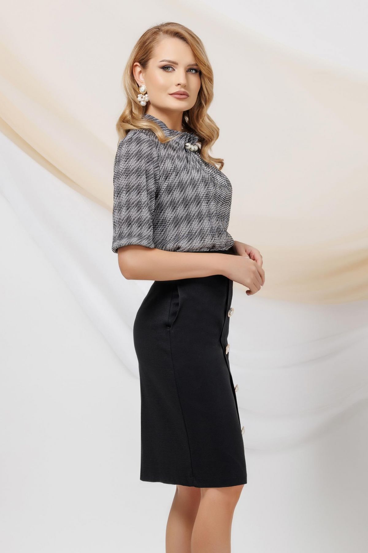 Poze Bluza dama Pretty Girl cu pliuri si perle la gat din tesatura imprimata inpuff.ro