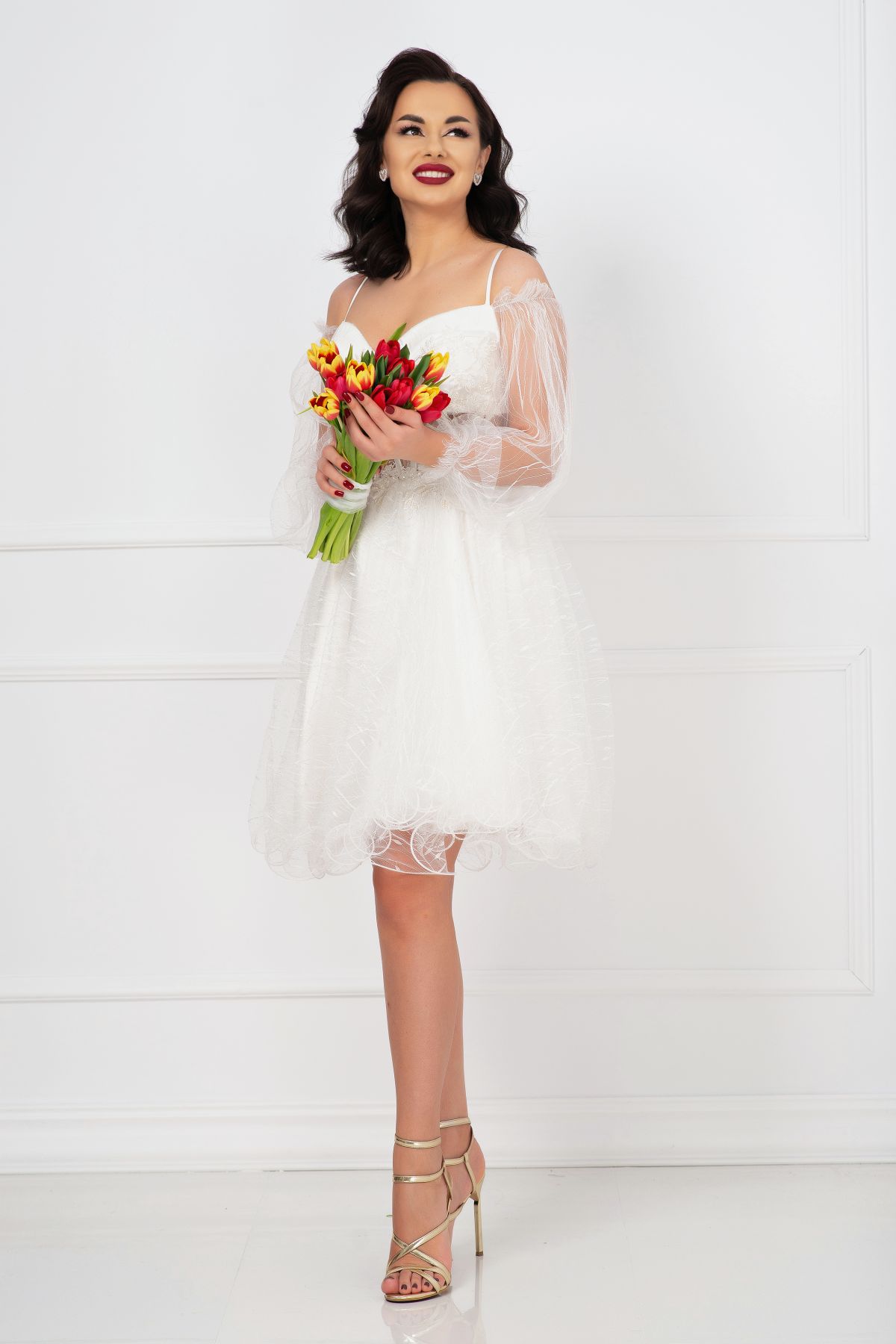 Rochie de cununie Meredith baby-doll alba cu perle si margele