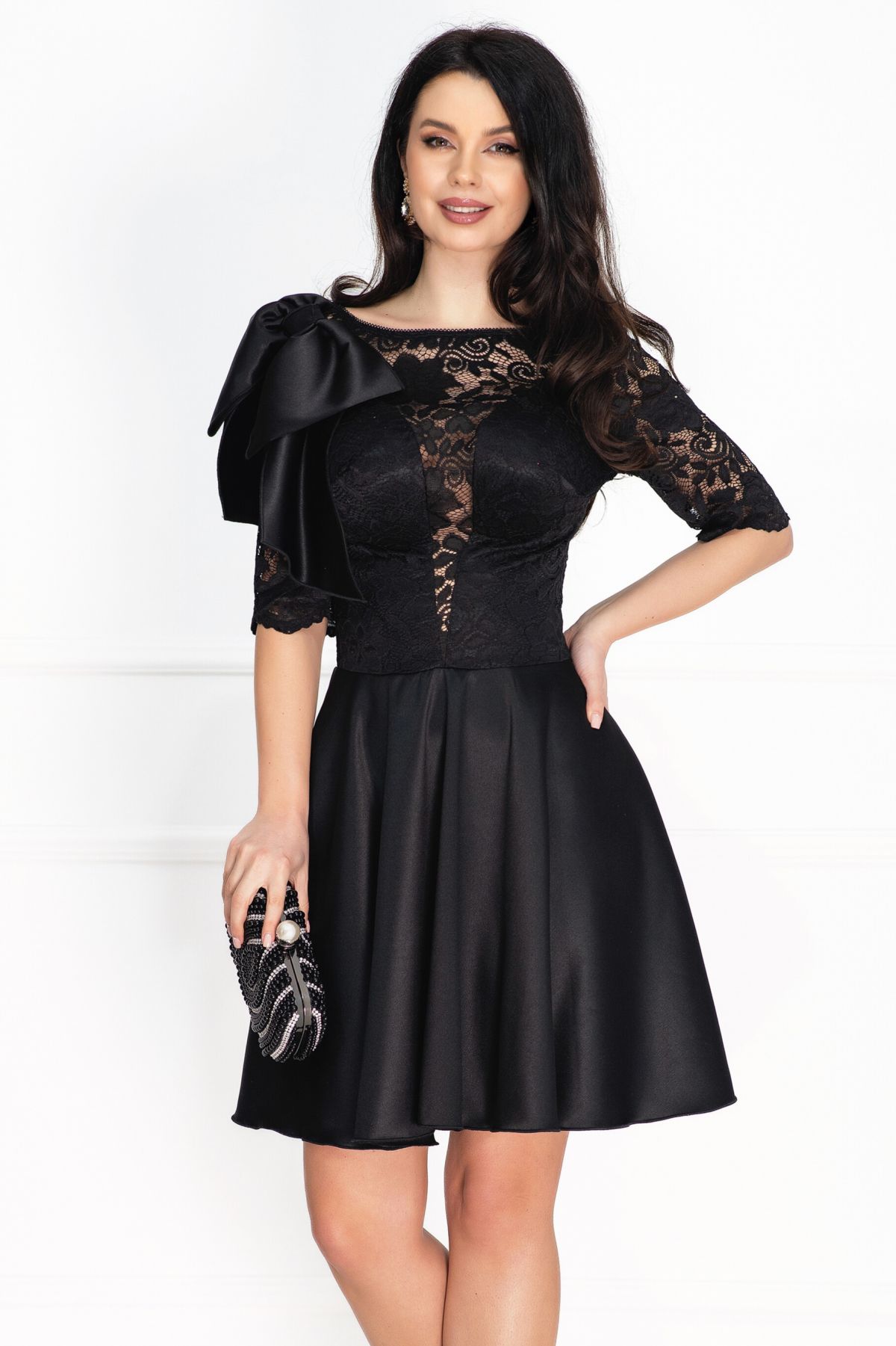 Rochie neagra de ocazie in clos cu funda pe umar