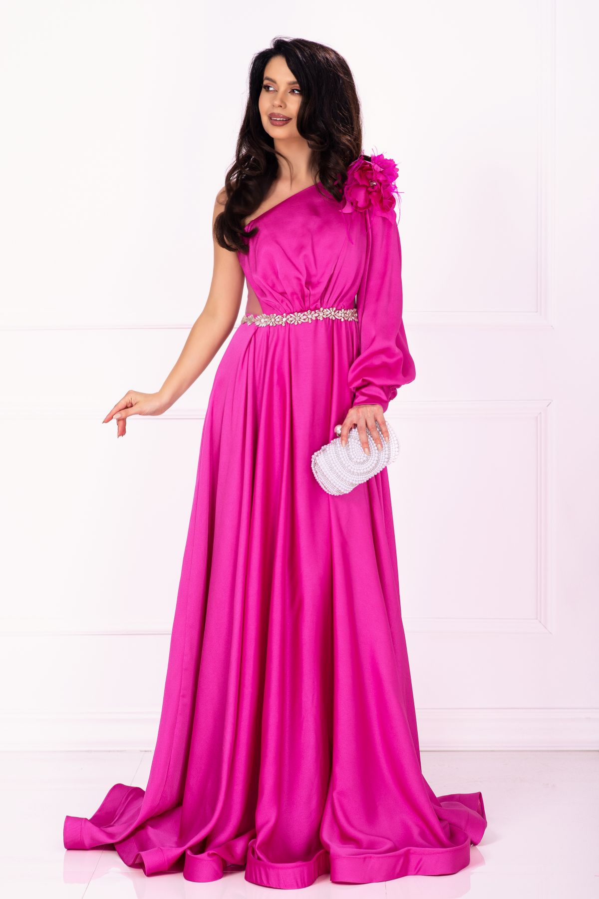 Rochie lunga de lux Medeea fucsia cu floare pe umar si detaliu pretios in talie