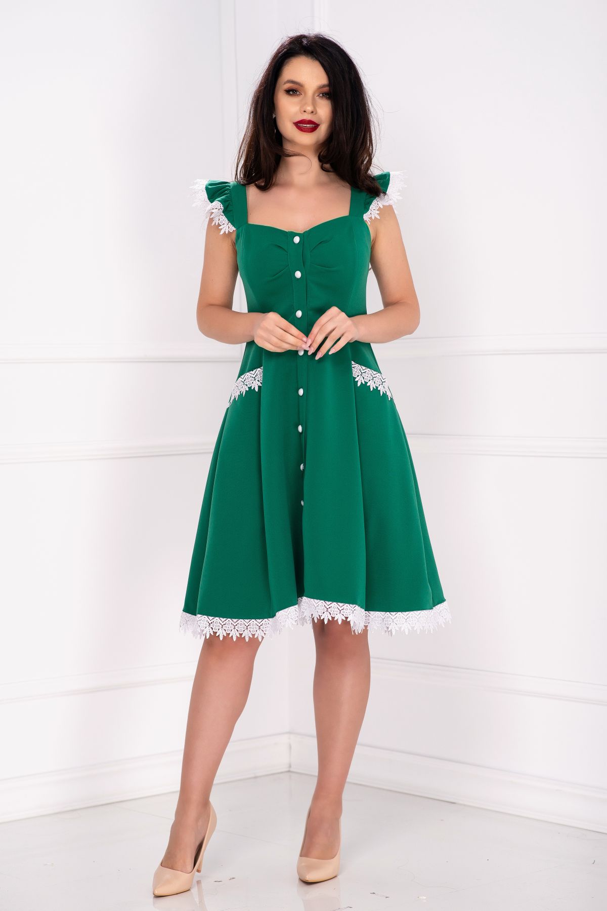 Rochie InPuff verde cu volanase la umeri si broderie aplicata
