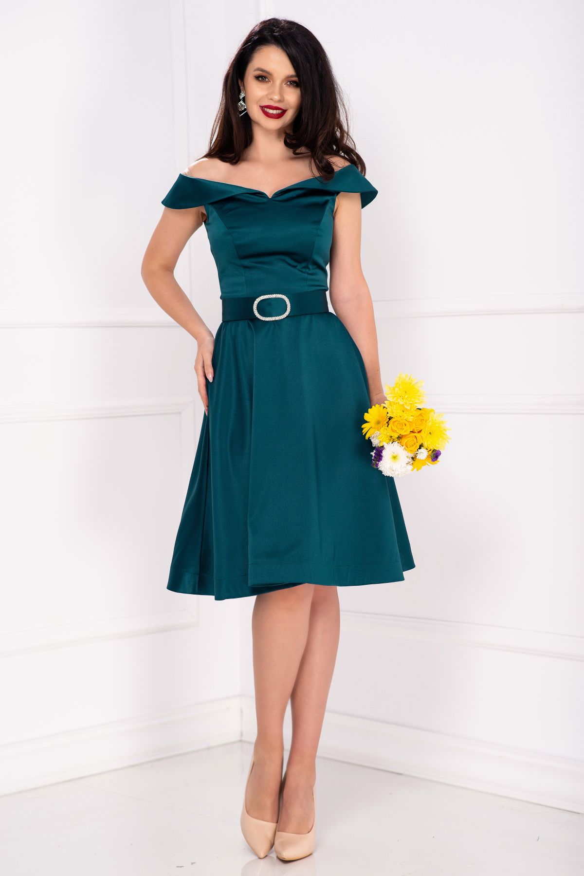 Rochie de ocazie in clos Roberta verde cu umeri cazuti