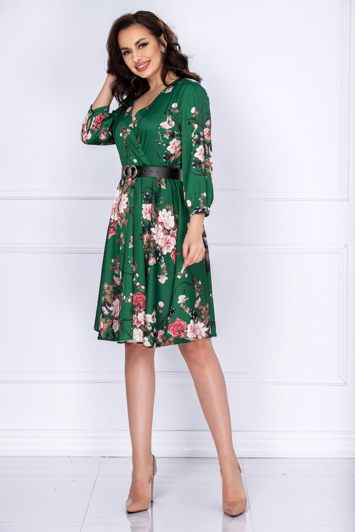 Poze Rochie din satin Venus in clos verde cu decolteu petrecut inpuff.ro