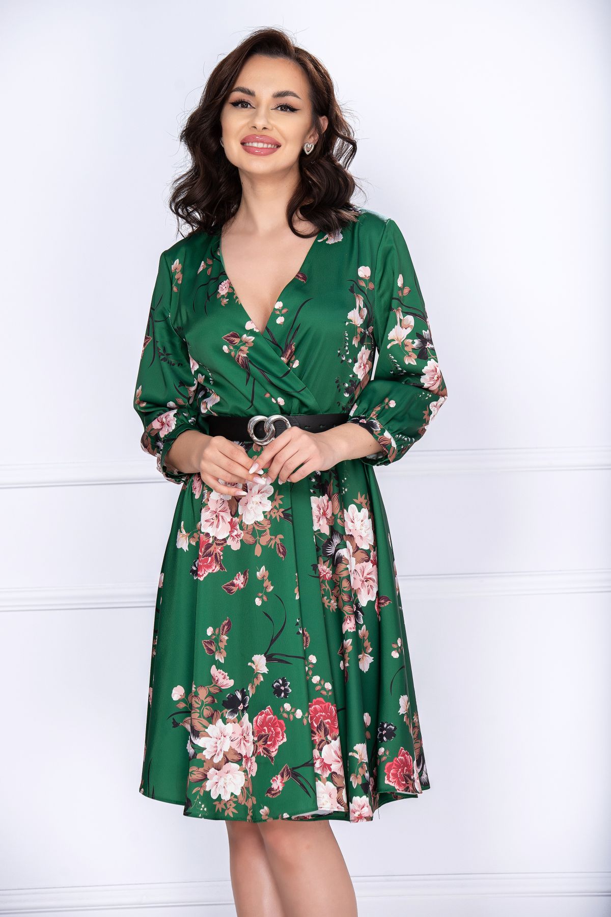 Poze Rochie din satin Venus in clos verde cu decolteu petrecut inpuff.ro