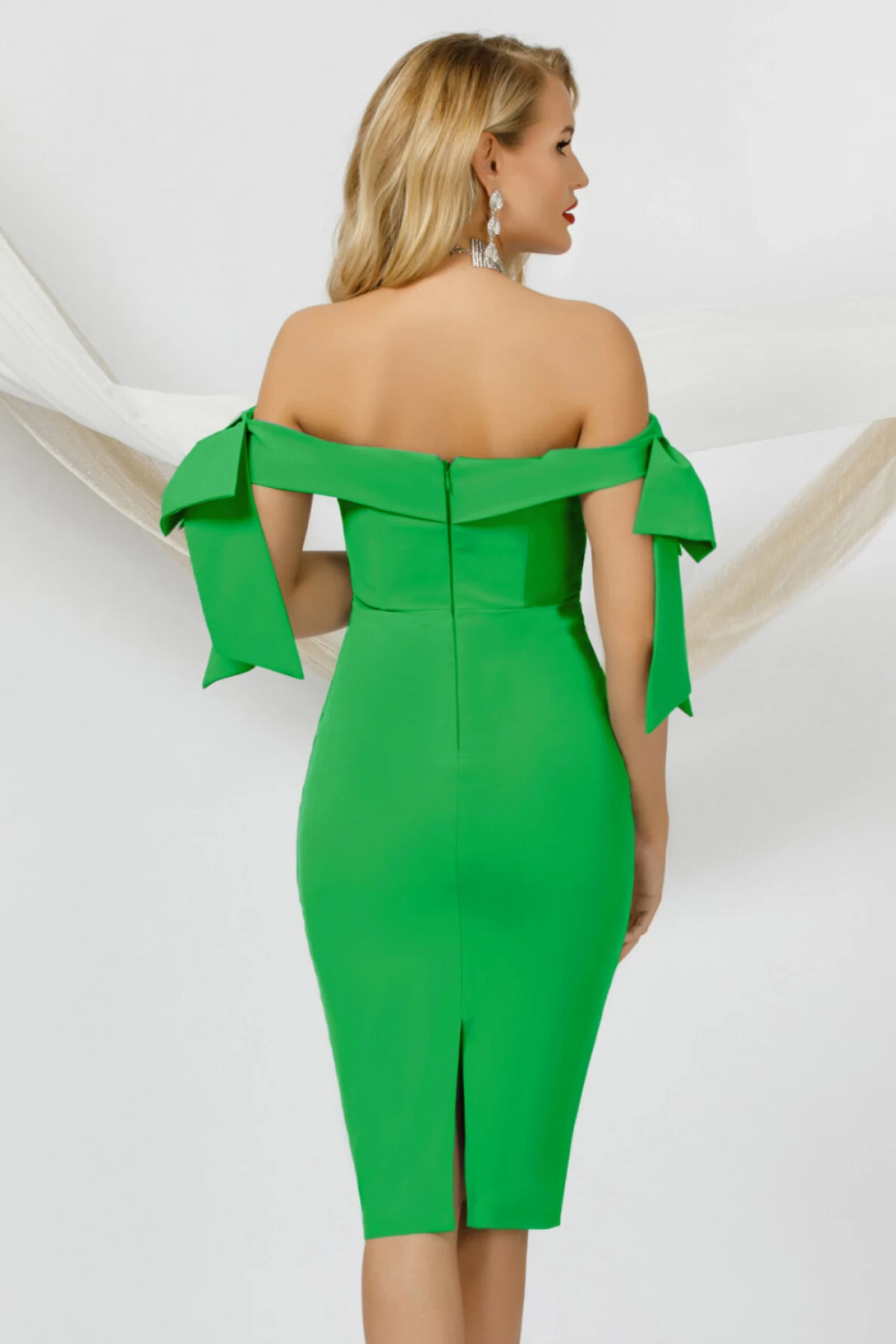 Rochie eleganta Pretty Girl verde cu umerii goi si funde maxi