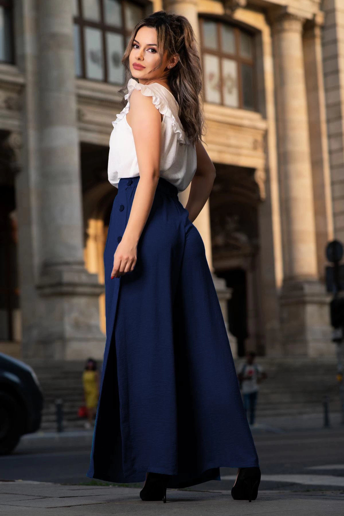 Poze Pantaloni casual albastri evazati cu crapatura si nasturi pe laterale inpuff.ro