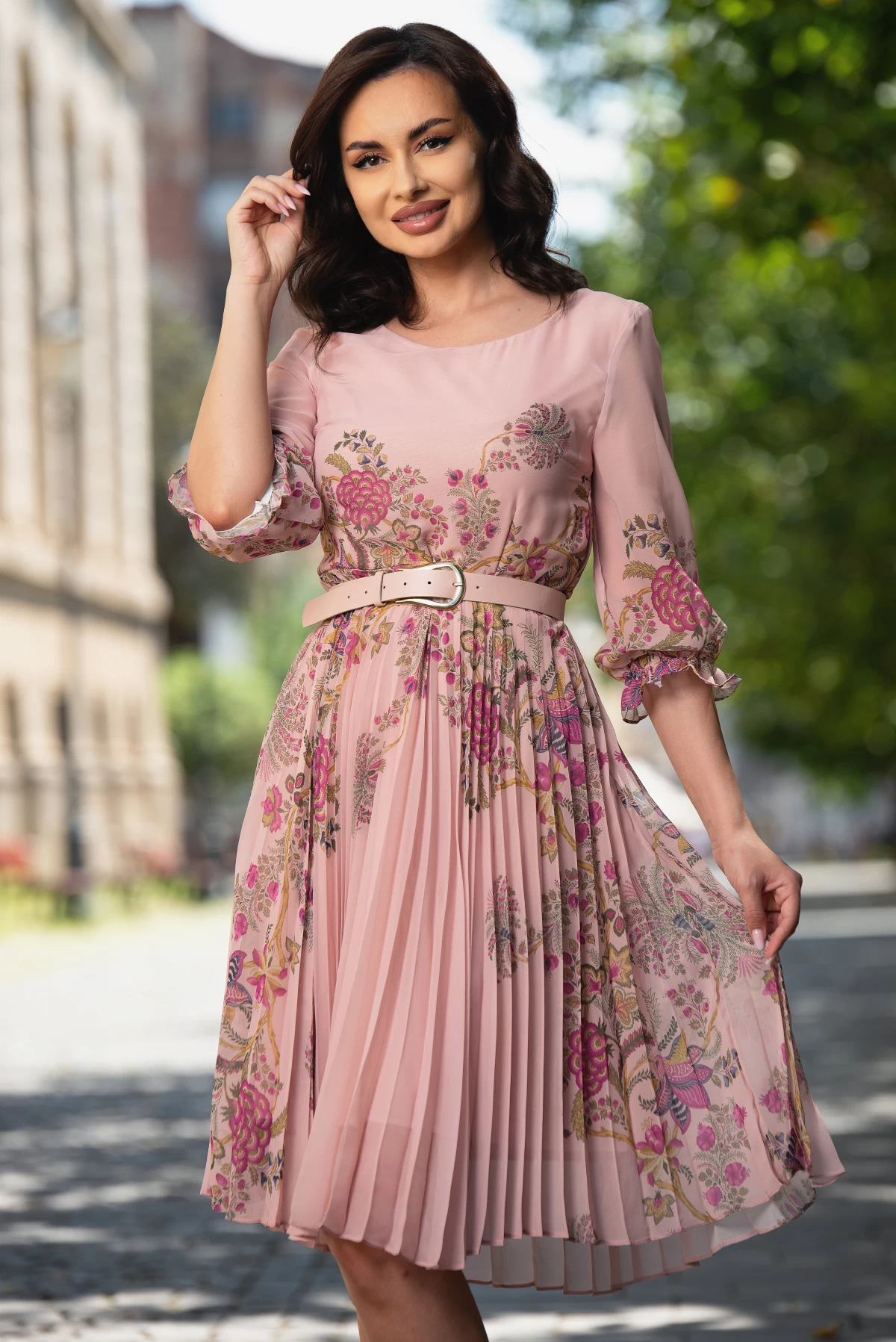 Rochie de zi din voal plisat rose cu imprimeu floral