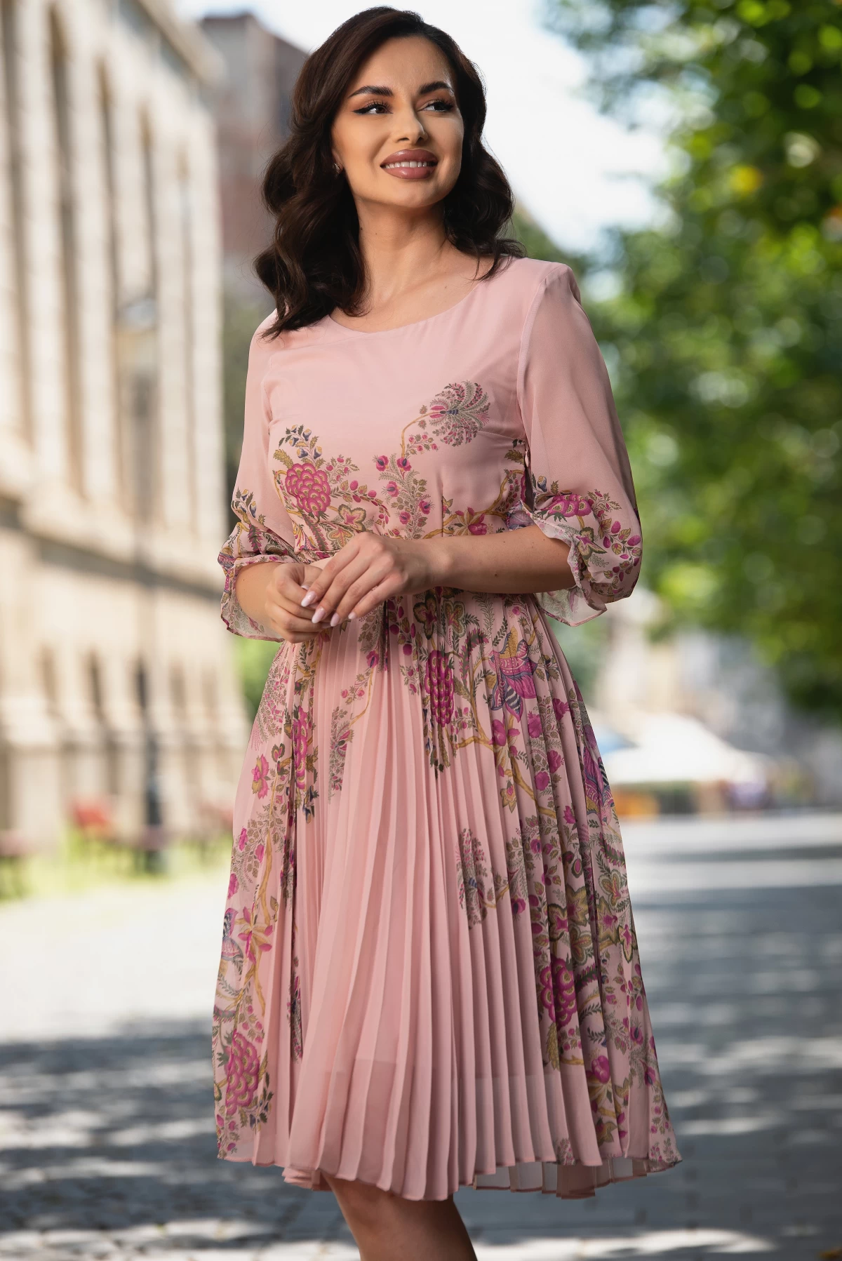 Rochie de zi din voal plisat rose cu imprimeu floral