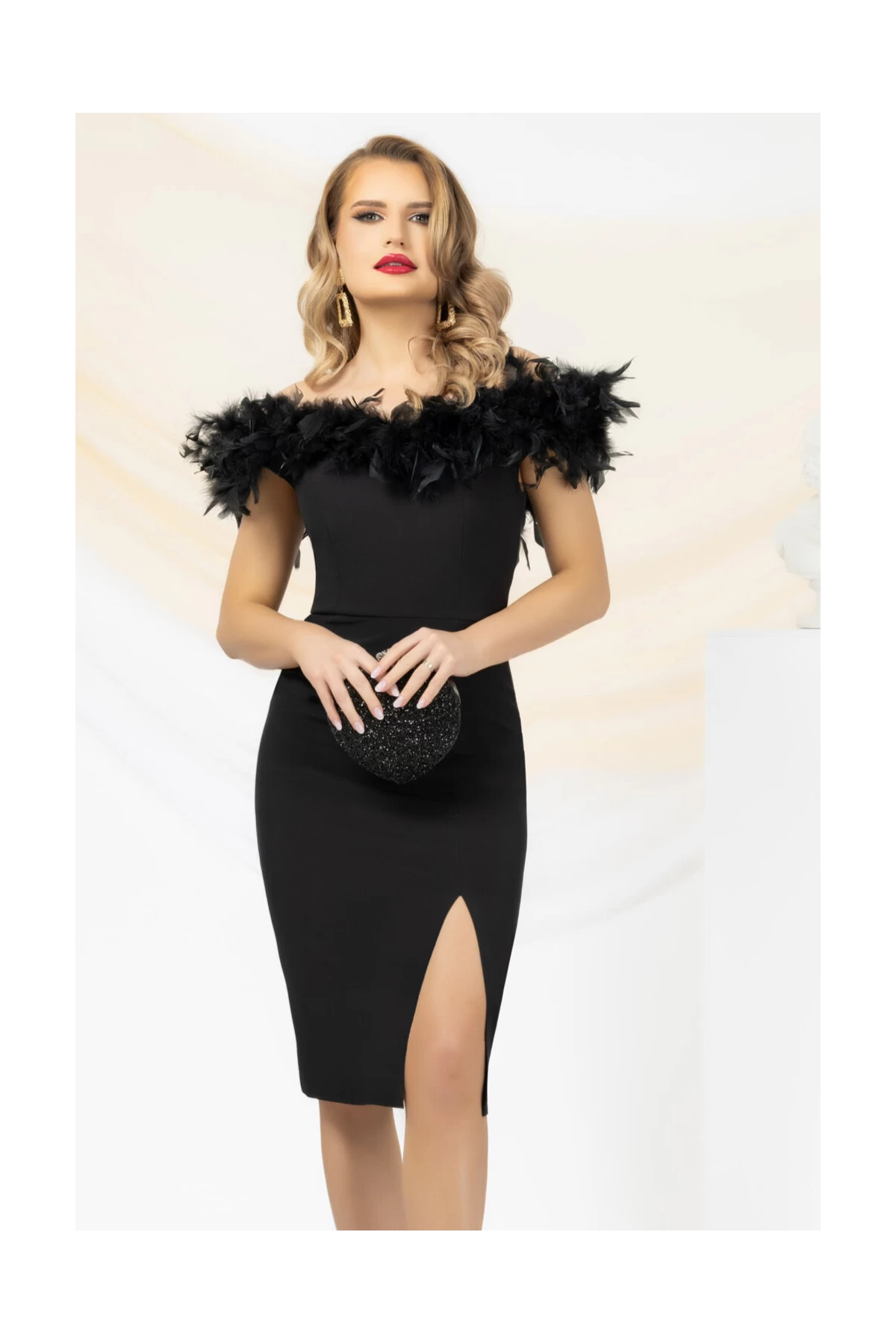 Rochie de ocazie Pretty Girl neagra cu pene si umerii goi