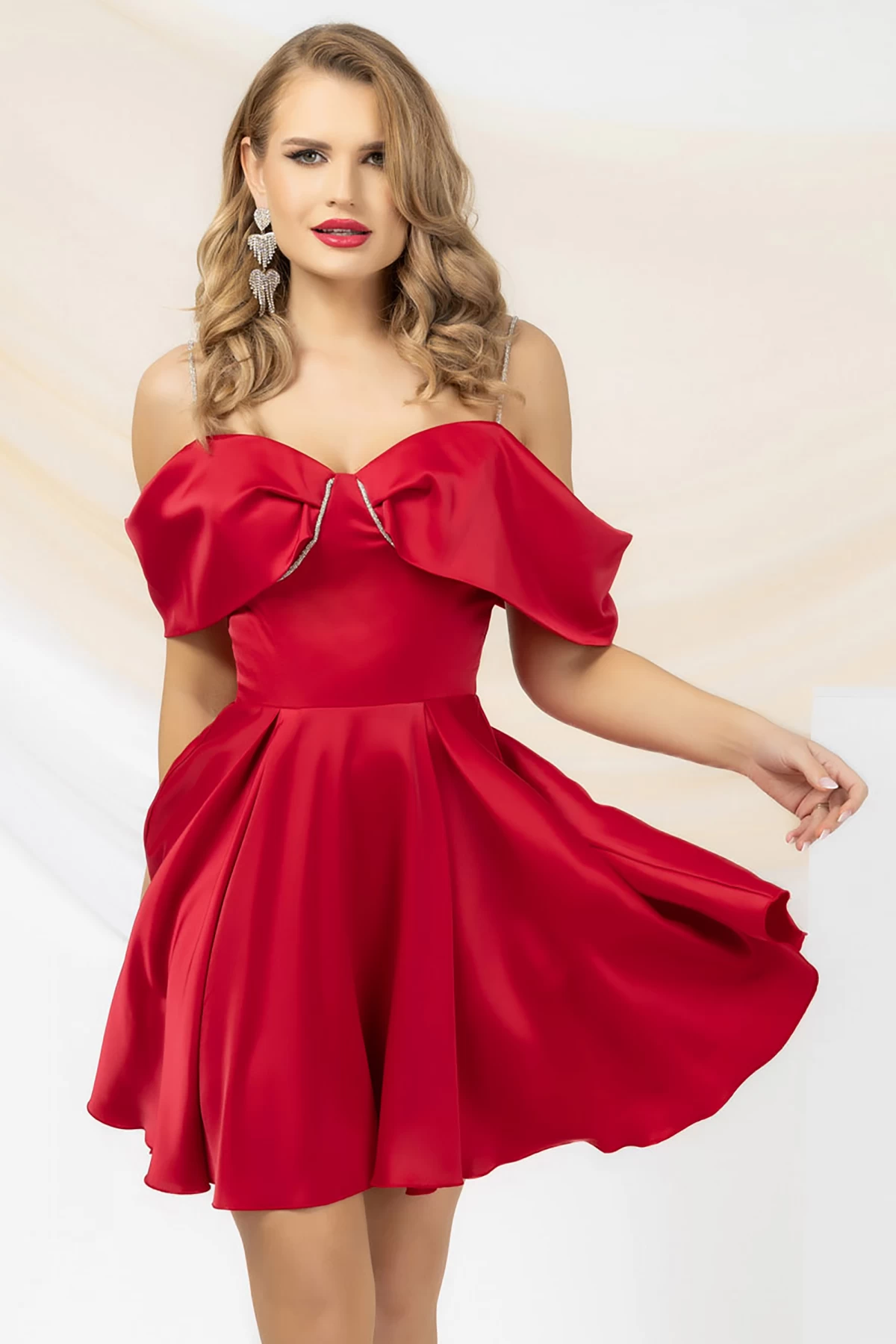 Rochie mini rosie eleganta Pretty Girl cu umeri goi si strassuri