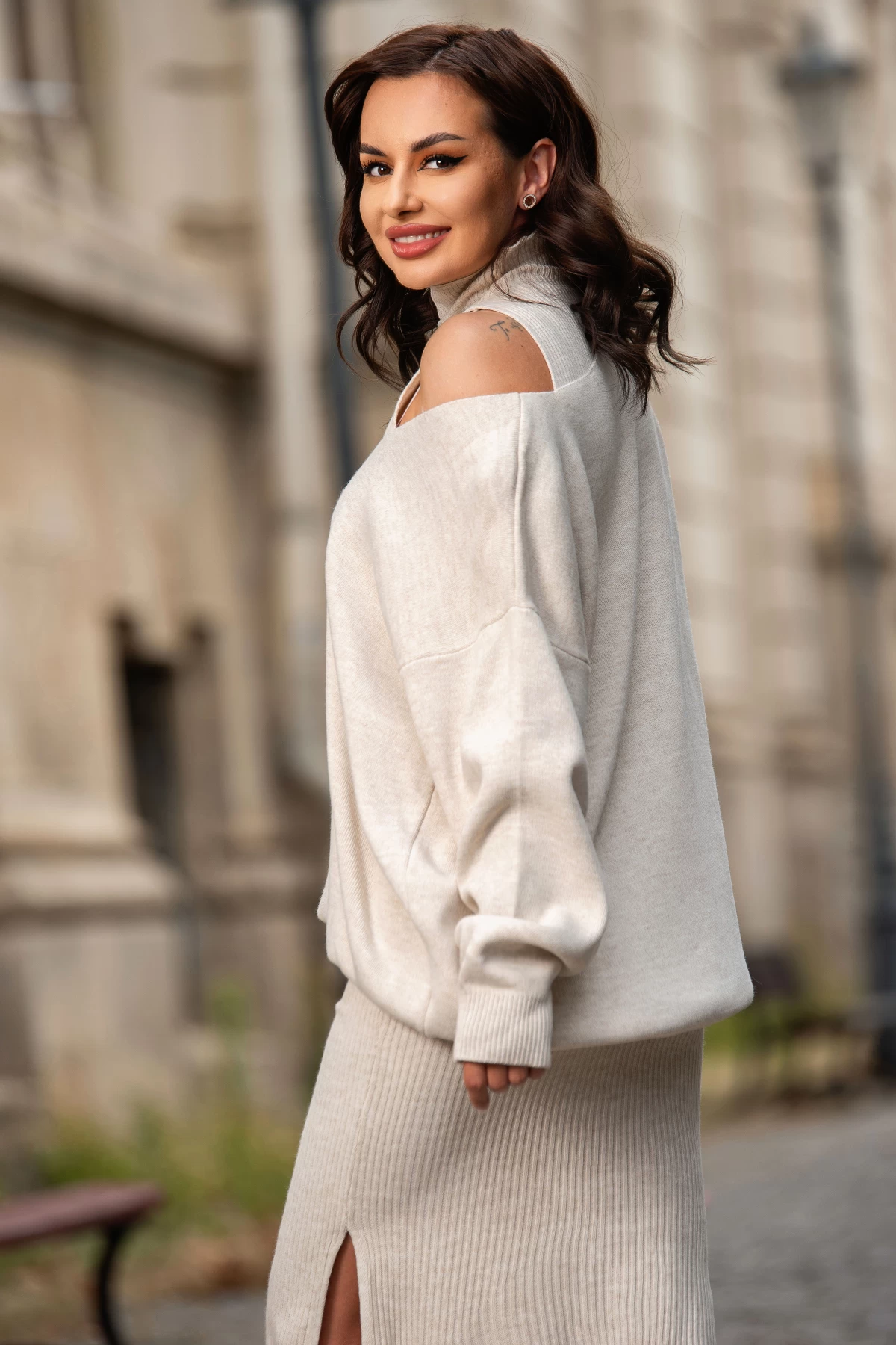 Compleu dama crem din tricot cu rochie si pulover oversize