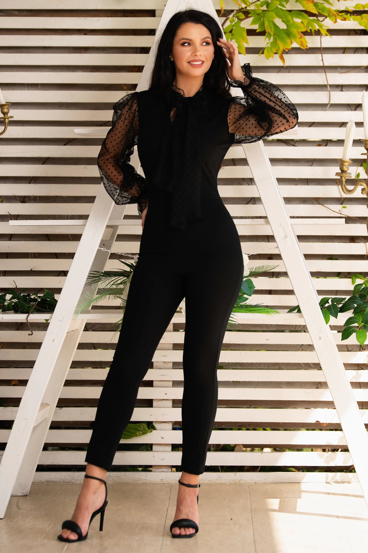 Salopeta neagra eleganta cu maneci din tulle cu buline mini