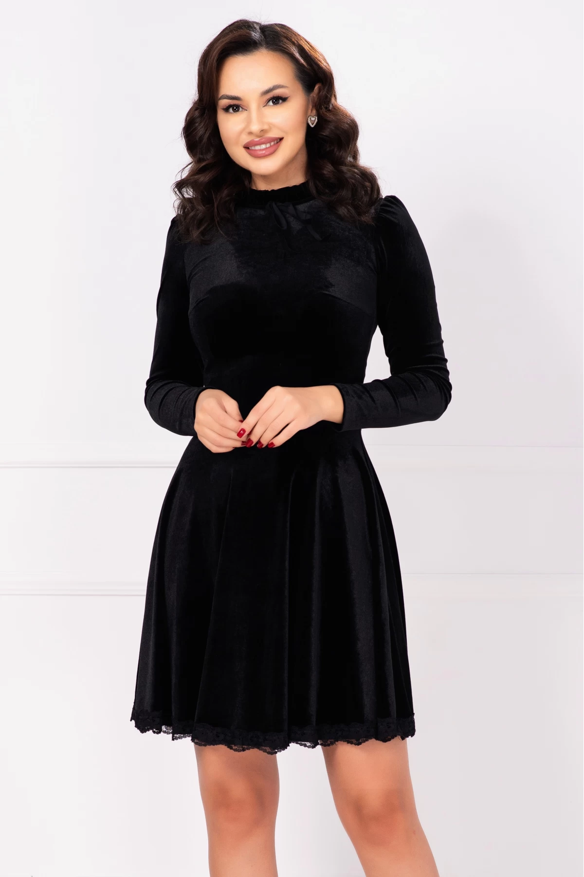 Rochie din catifea neagra premium Estelle in clos cu guler cret