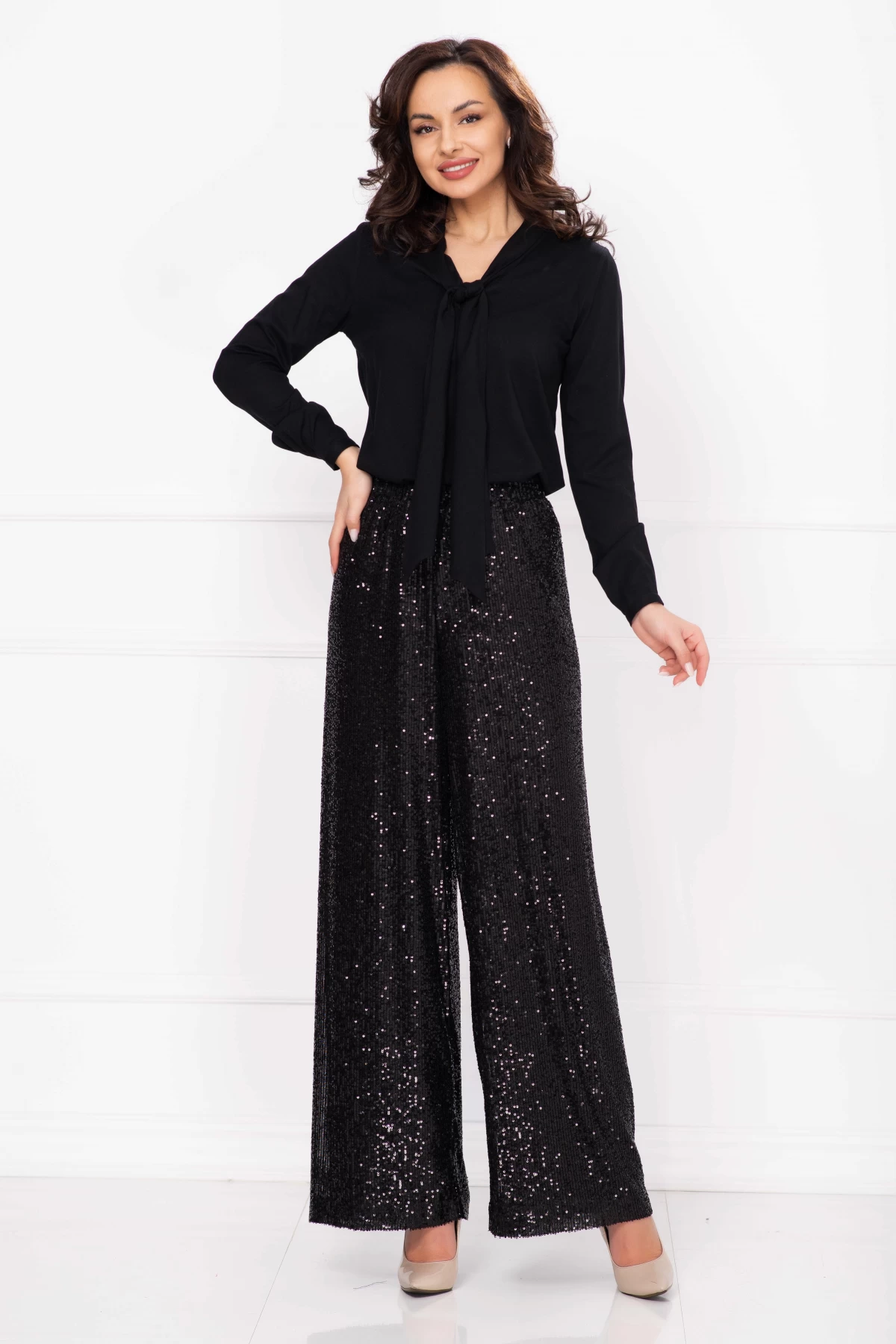 Pantaloni evazati InPuff din paiete negre