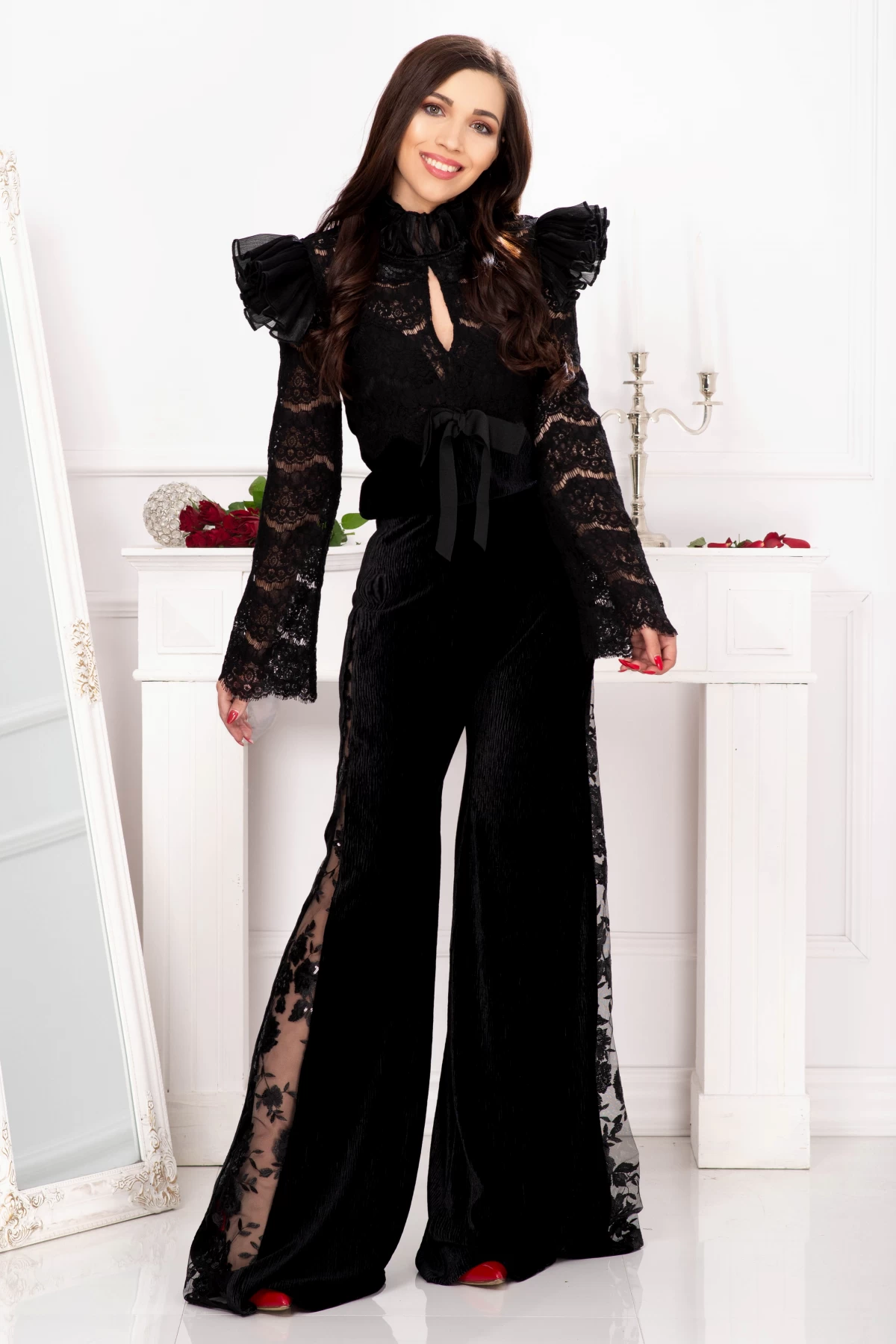 Bluza pretioasa cu maneci din dantela