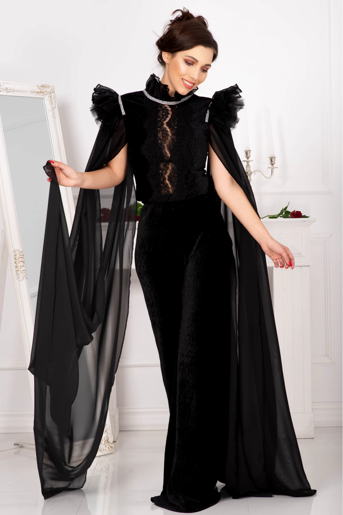 Bluza Ducesa neagra cu maneci tip trena pretioase