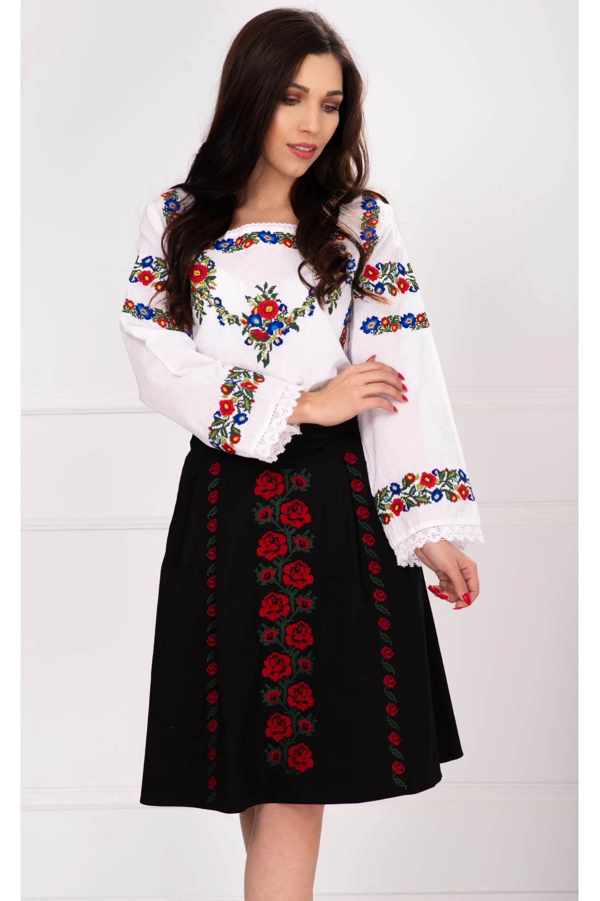 Ie cu broderie florala multicolora Daciana
