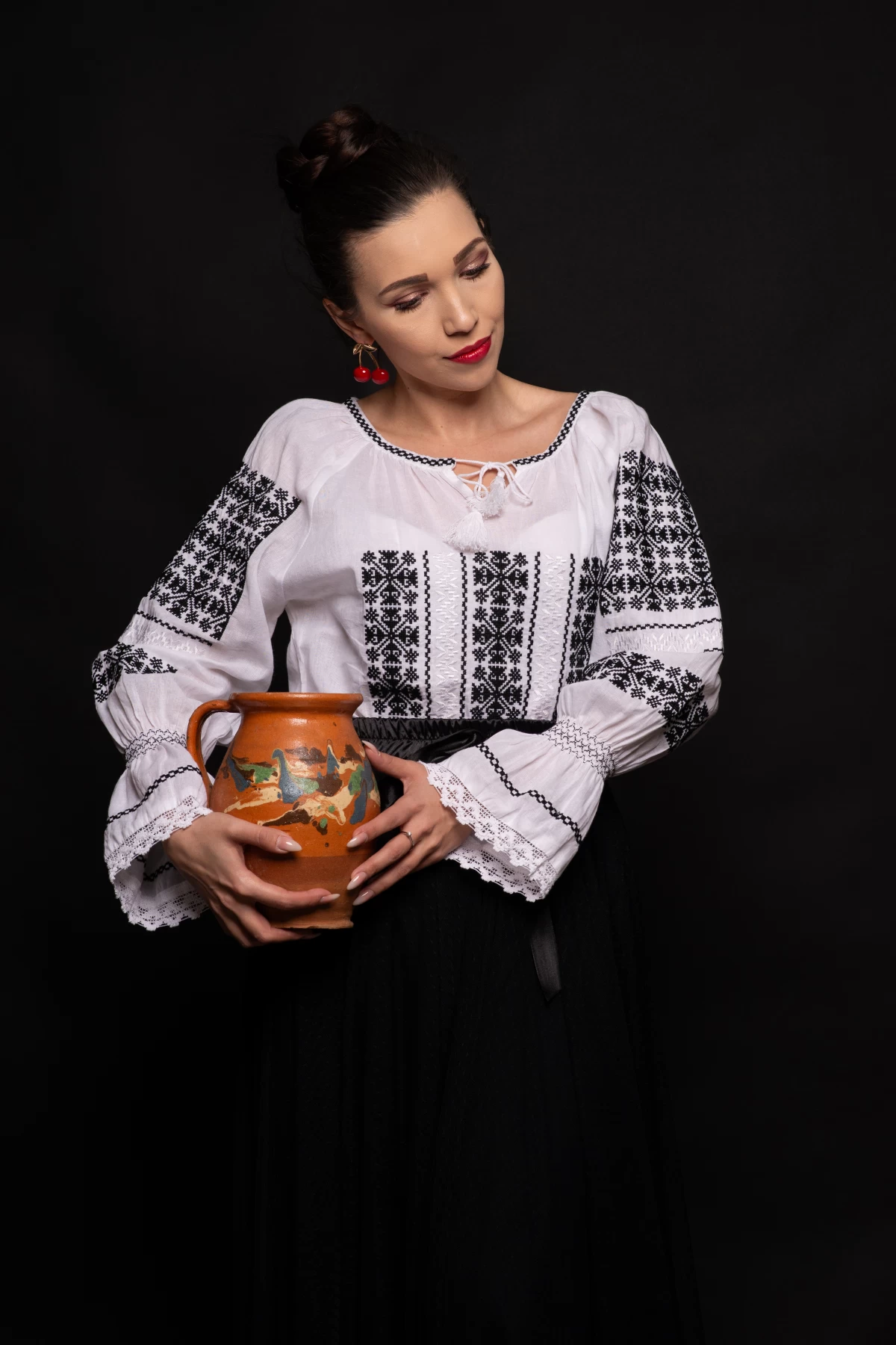 Ie populara Doina cu broderie neagra