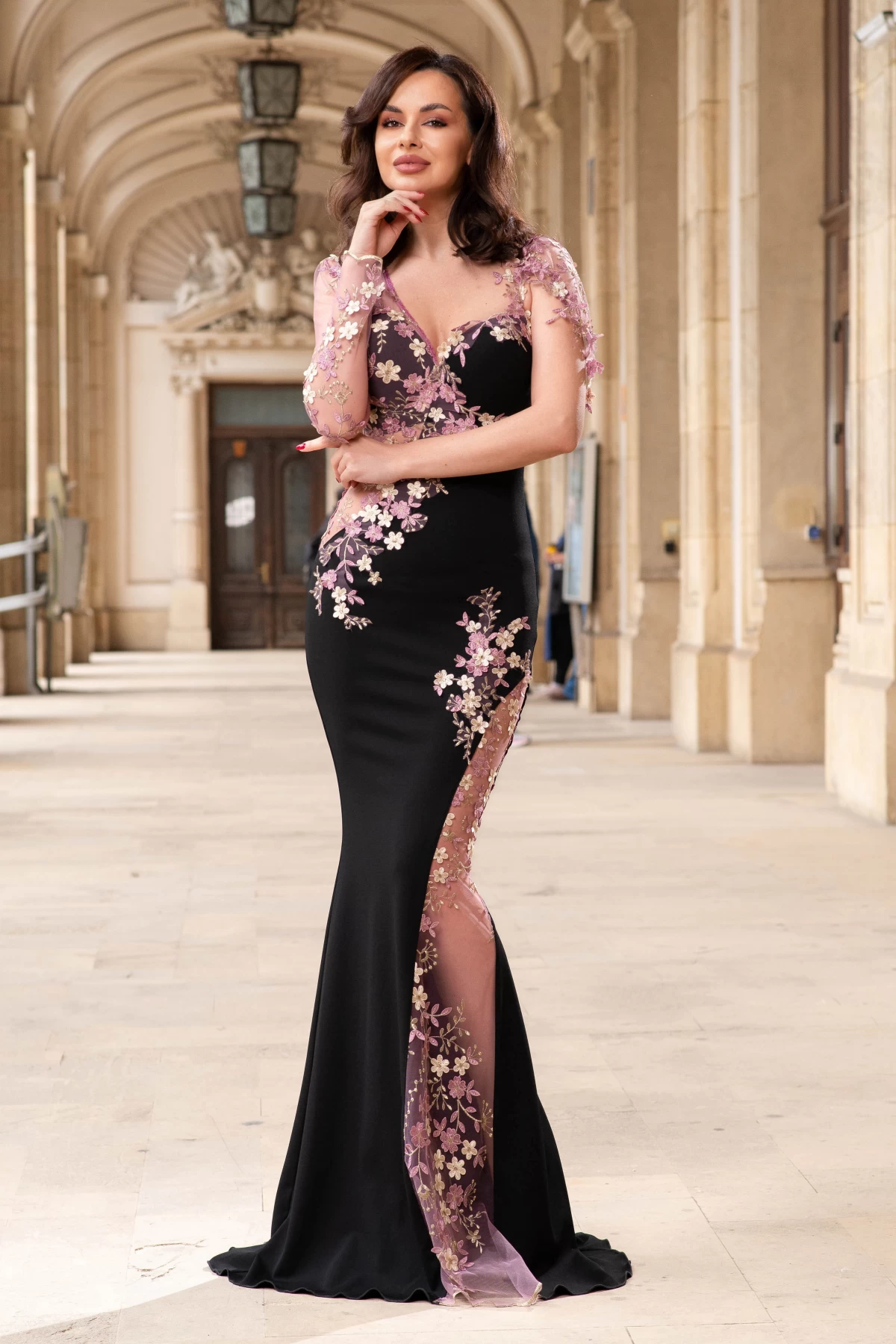 Rochie de seara eleganta neagra Anelisse tip sirena cu flori de cires brodate