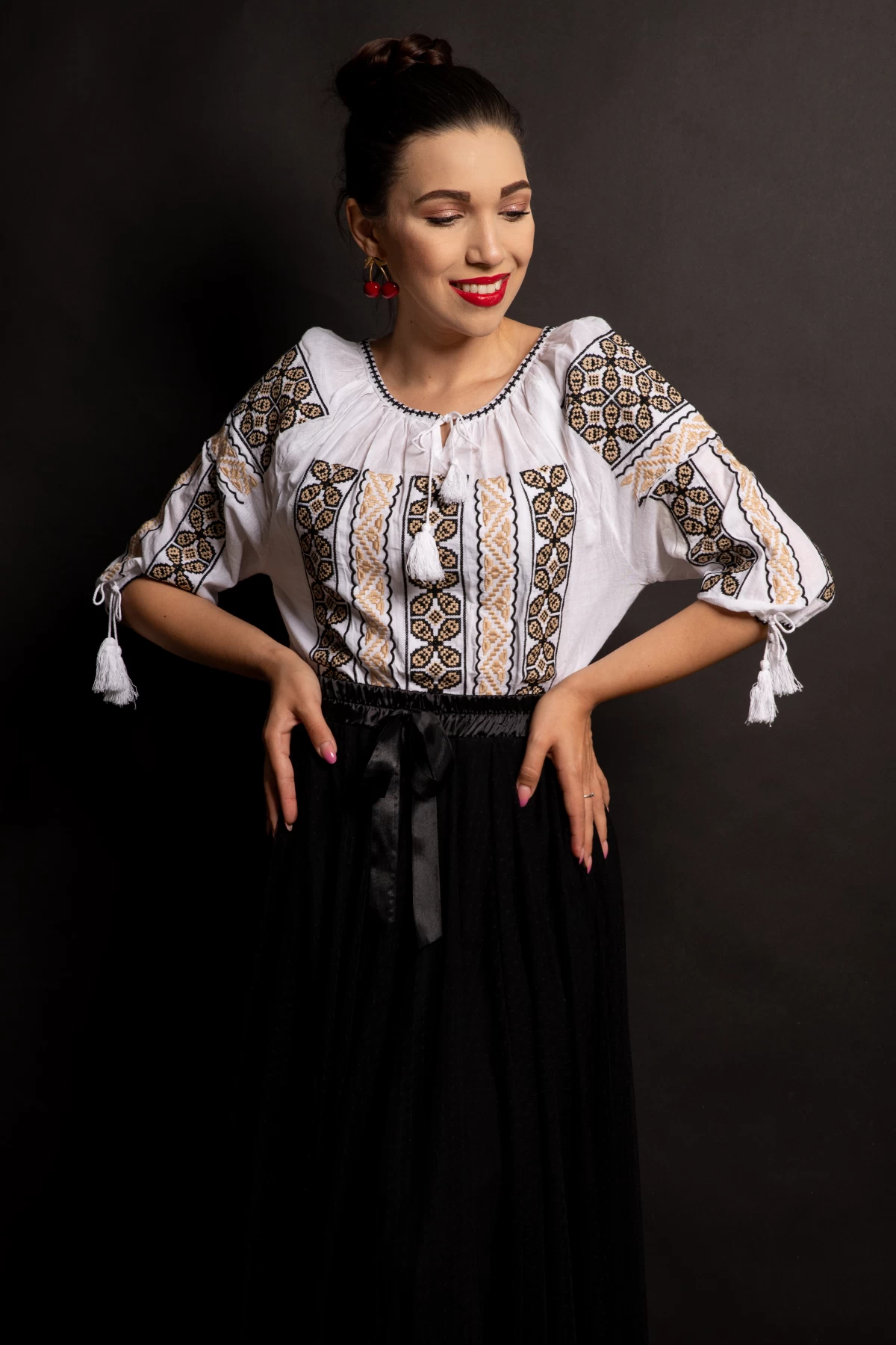 Ie traditionala dama din bumbac cu broderie romaneasca