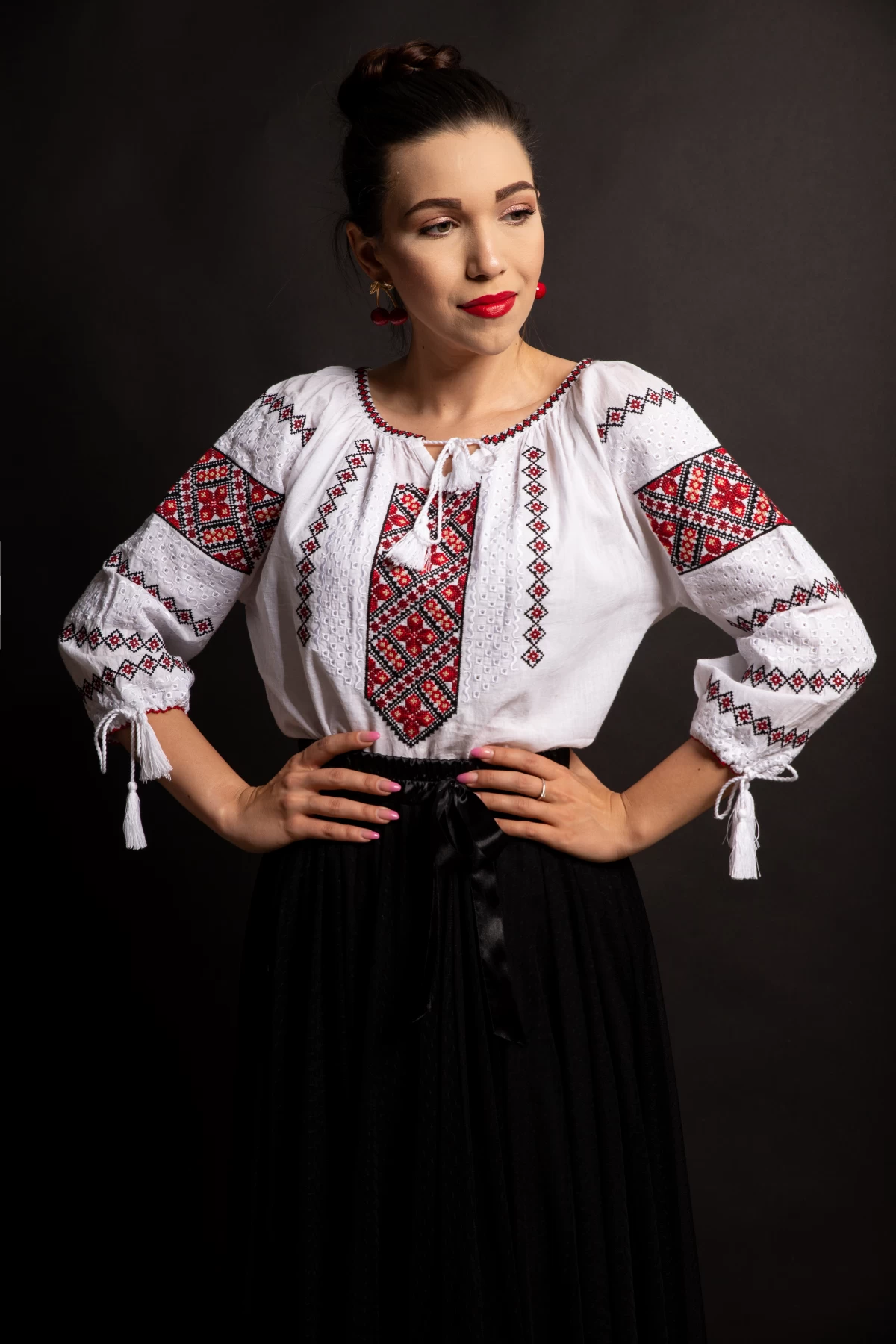 Ie traditionala stilizata cu broderie etno