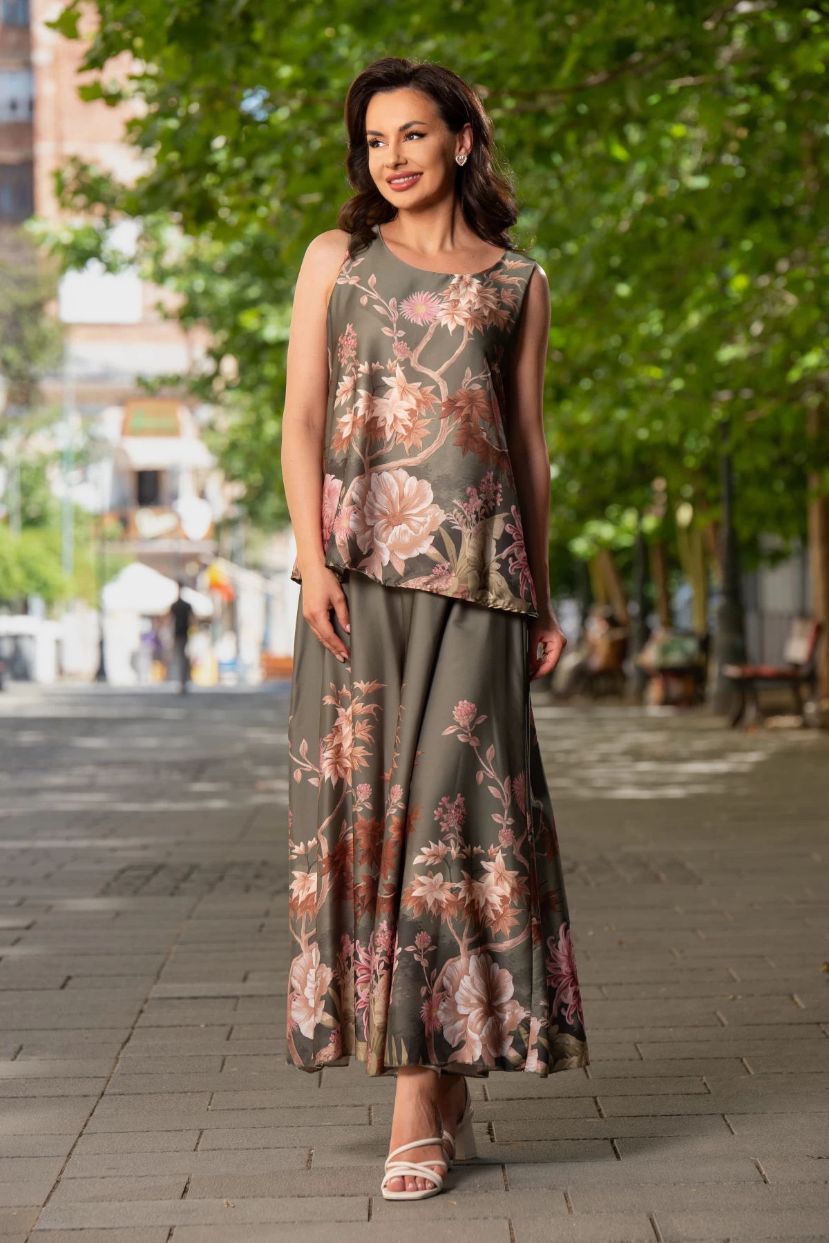Compleu dama kaki cu pantalon tip fusta si imprimeu floral